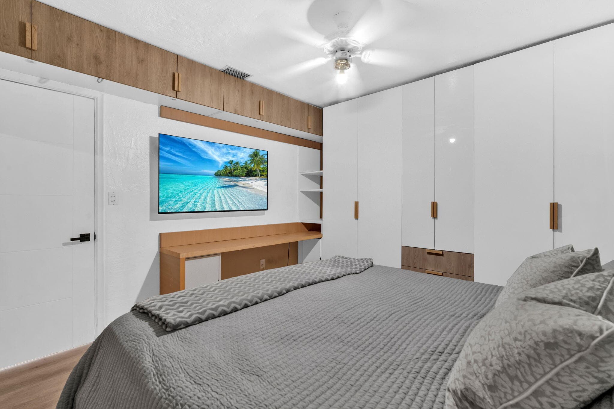 7151 Taft Street, Hollywood, FL 33024 — photo 11 of 32