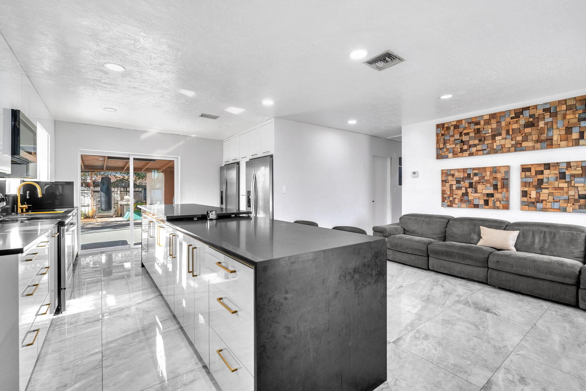 7151 Taft Street, Hollywood, FL 33024 — photo 6 of 32
