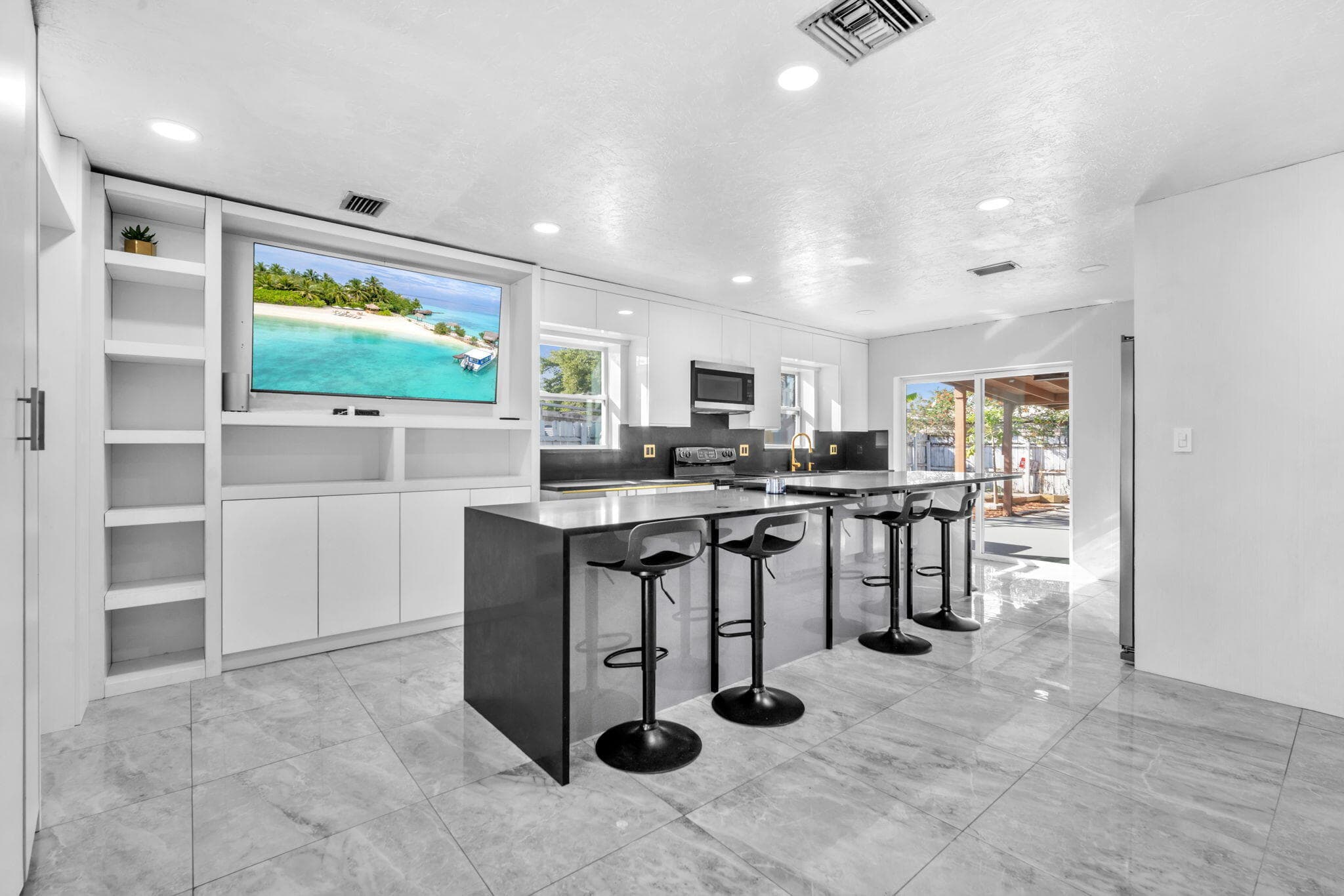 7151 Taft Street, Hollywood, FL 33024 — photo 5 of 32