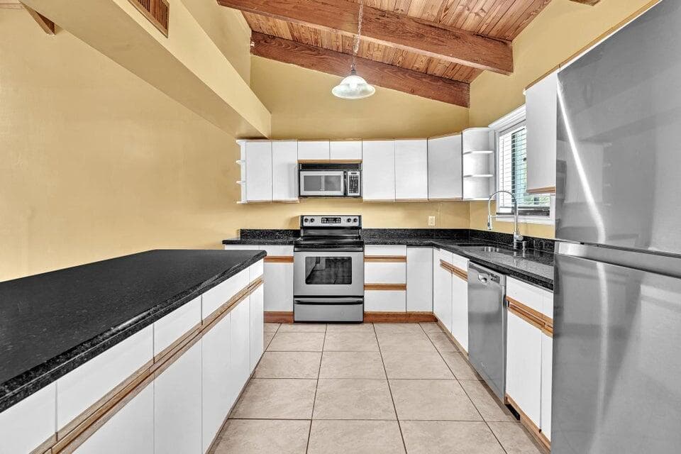 2438 Southridge Road, Delray Beach, FL 33444 — photo 4 of 52