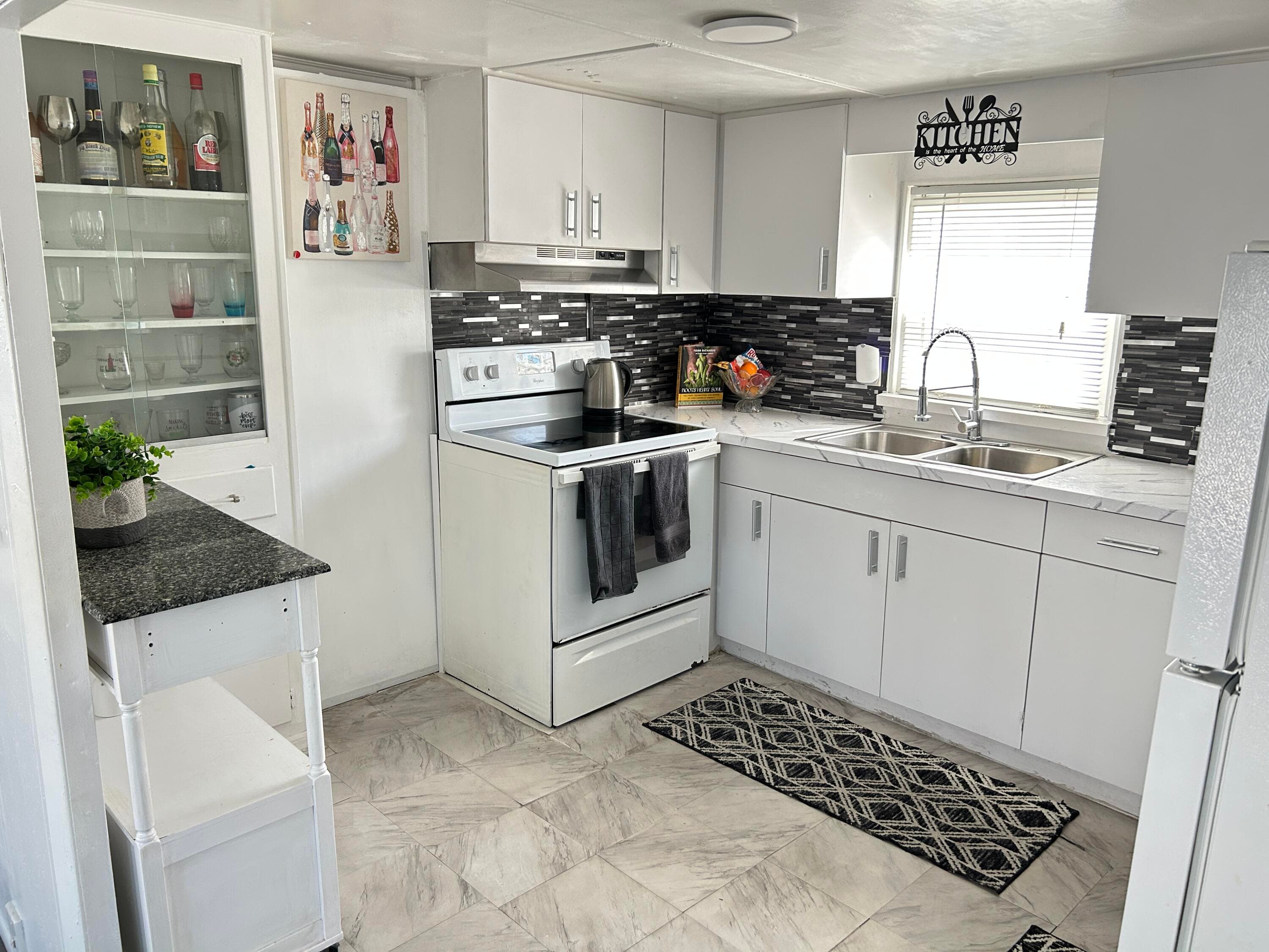 1325 S 33 Road, Hollywood, FL 33021 — photo 13 of 27