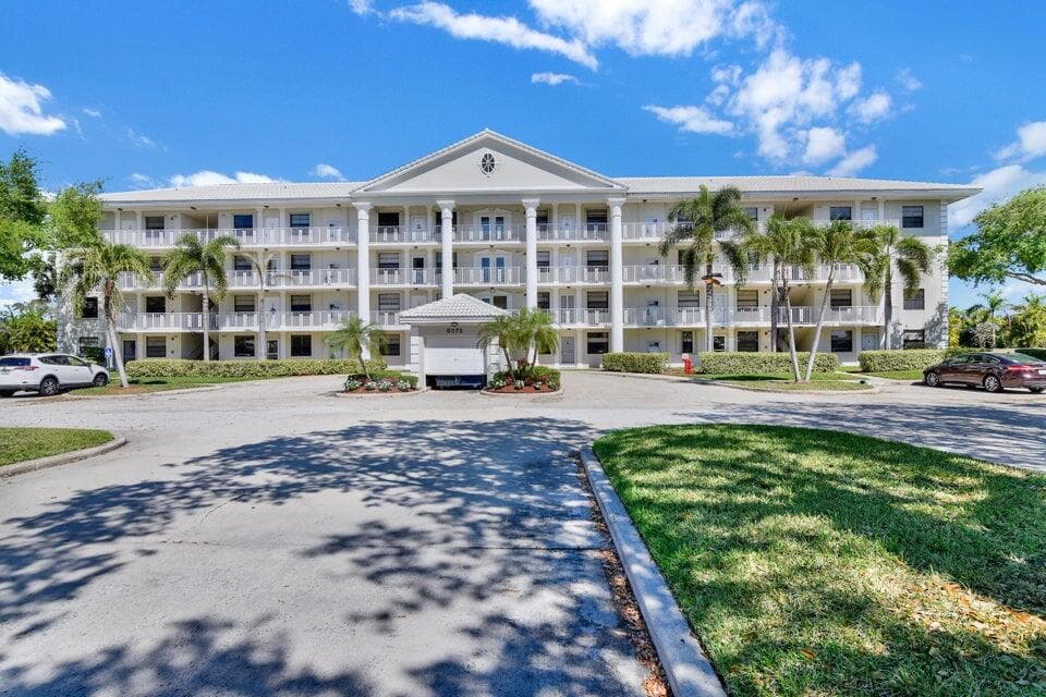 6181 Balboa Circle 301, Boca Raton, FL 33433 — photo 1 of 4