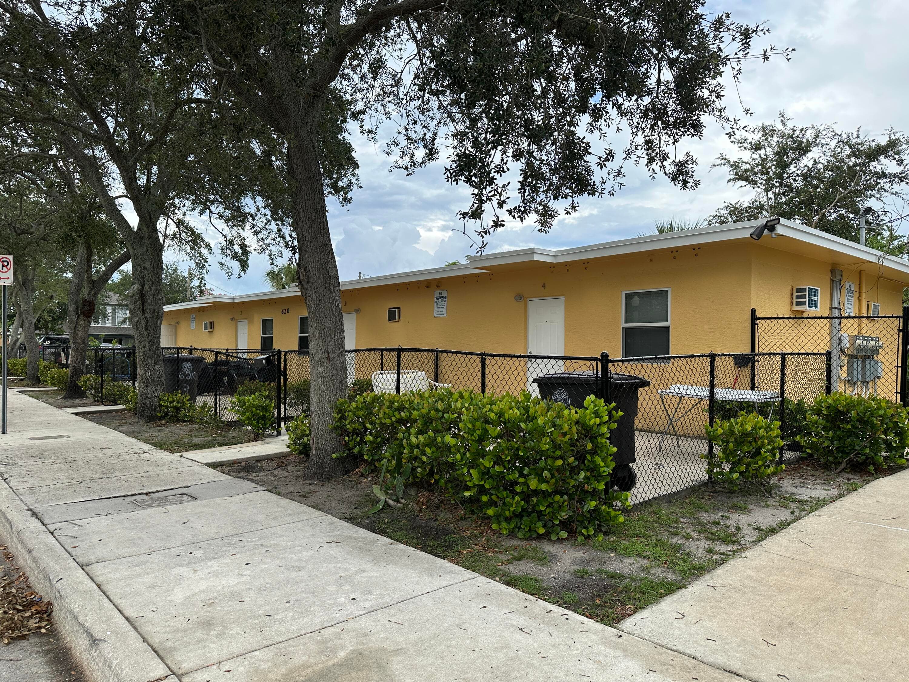 620 Division Avenue 3, West Palm Beach, FL 33401 — photo 2 of 3