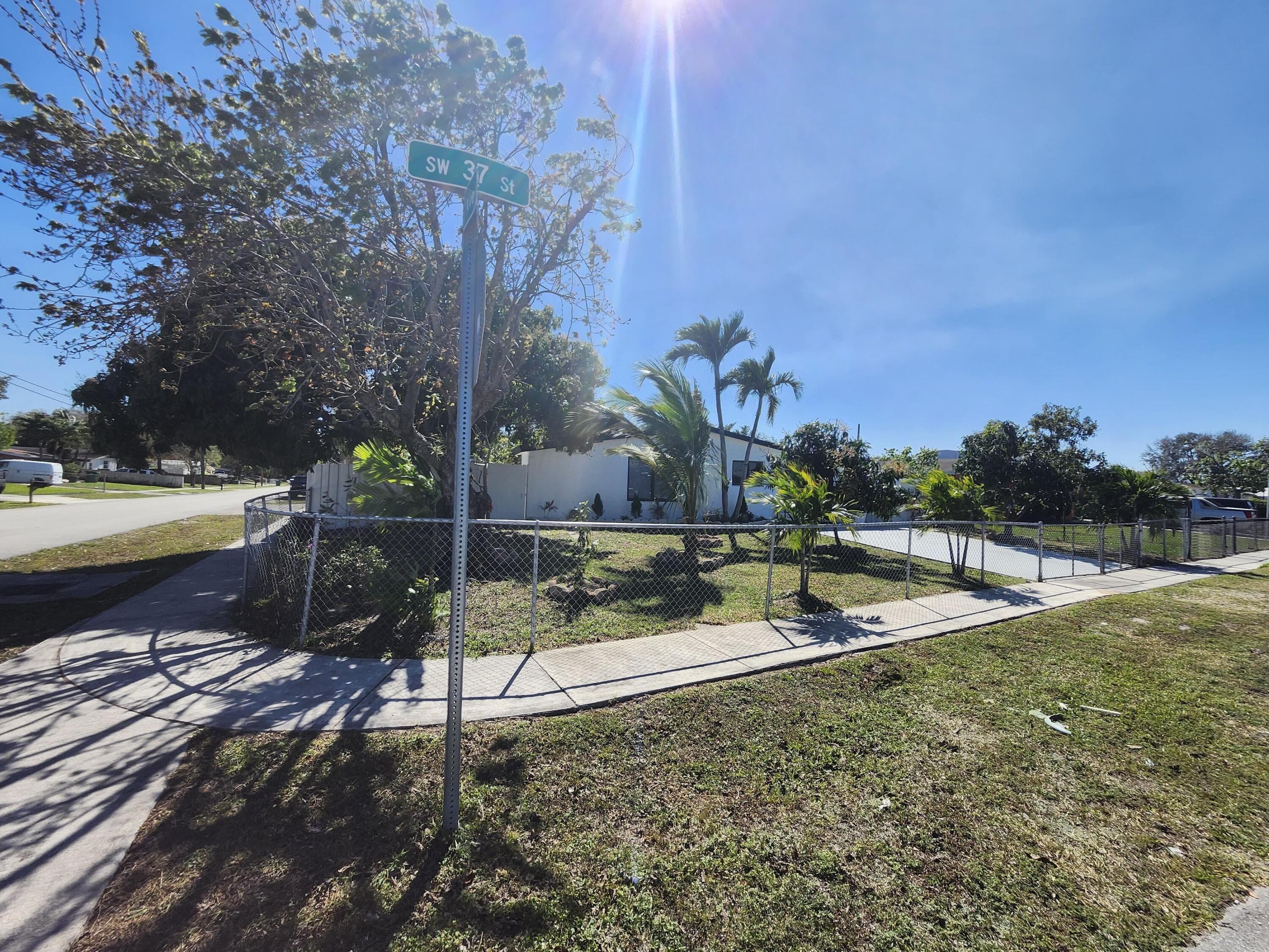 5500 SW Sw 37th Street Street, Davie, FL 33314 — photo 5 of 45