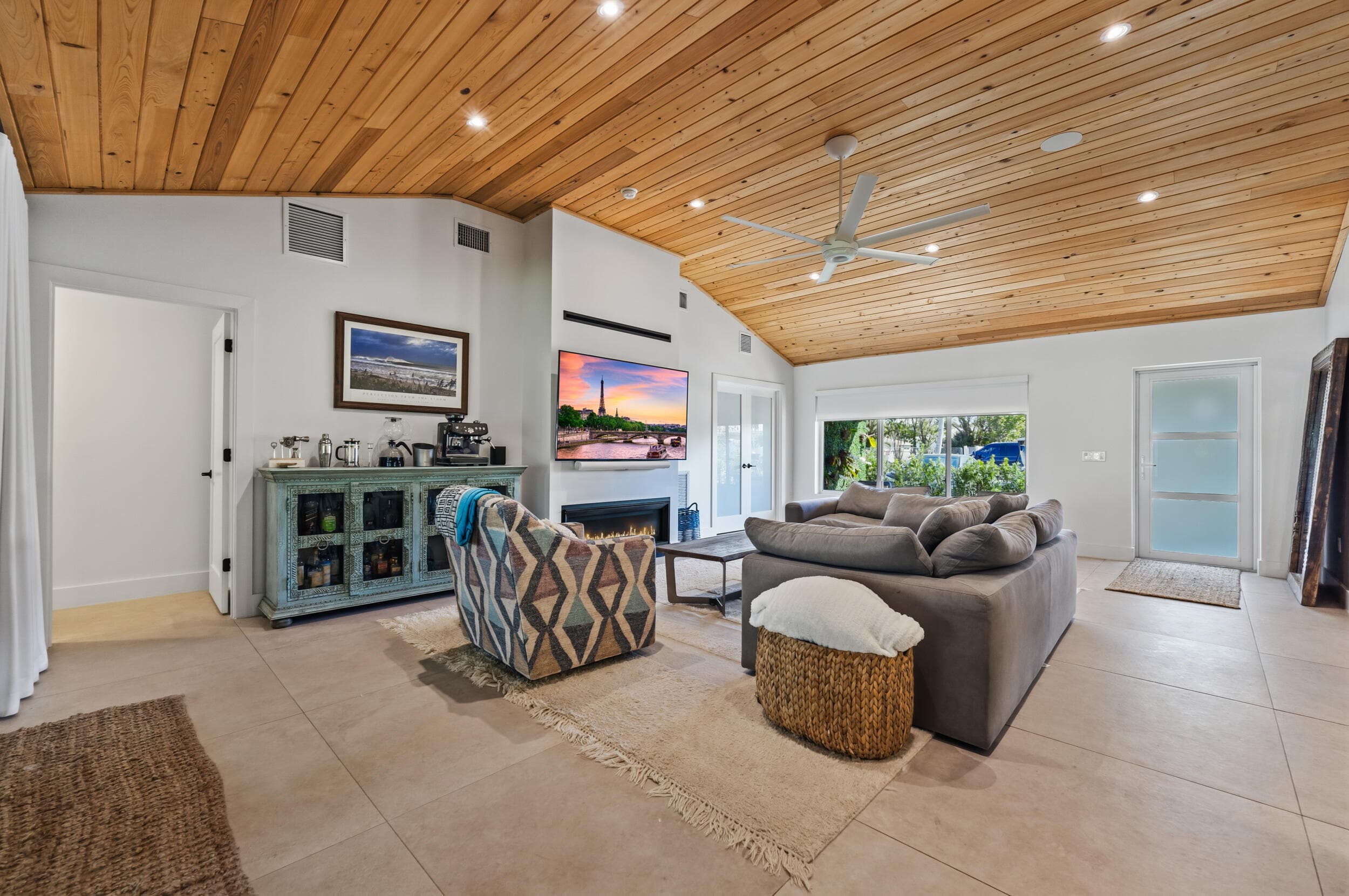 125 Cascade Lane, Palm Beach Shores, FL 33404 — photo 5 of 29