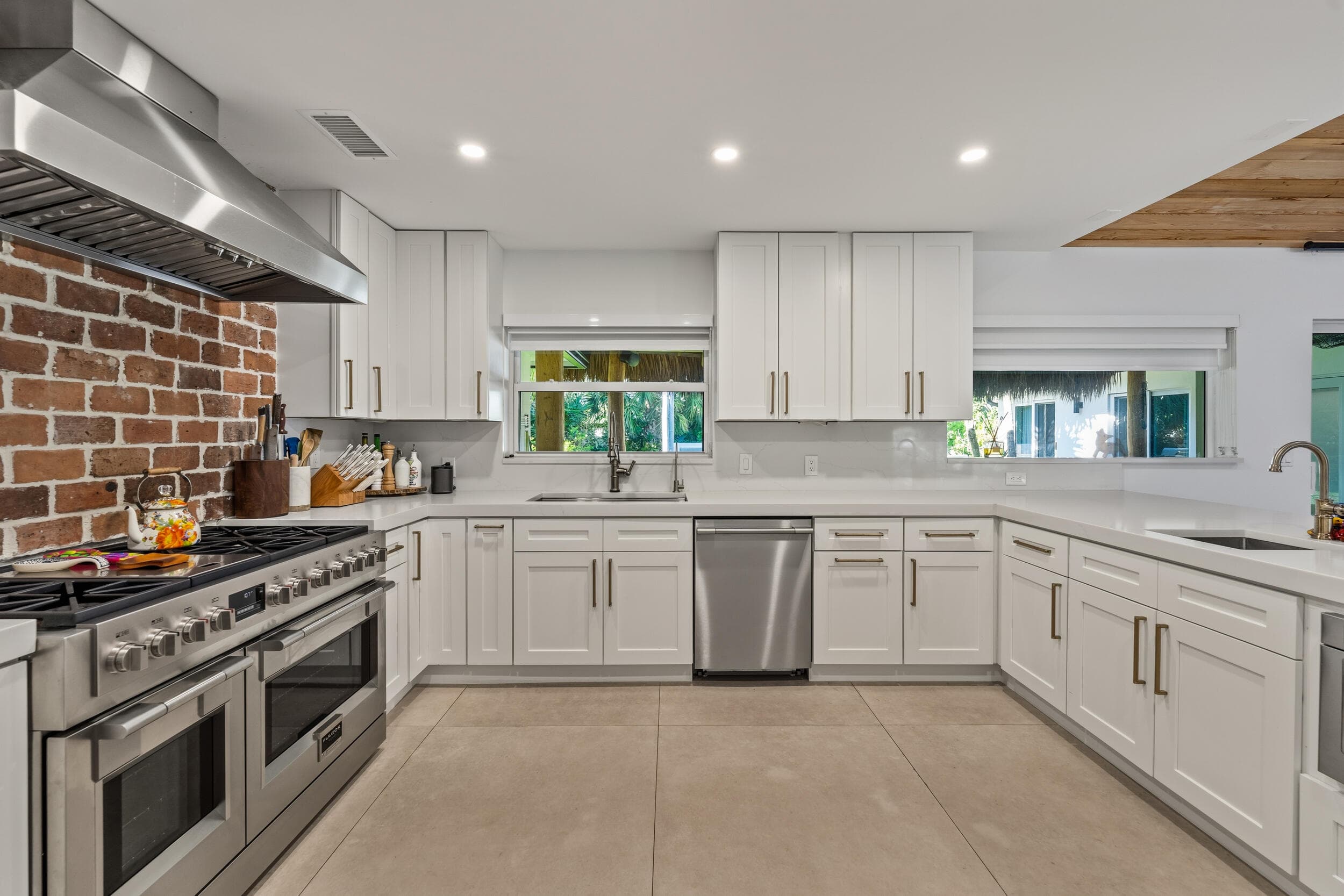 125 Cascade Lane, Palm Beach Shores, FL 33404 — photo 8 of 29