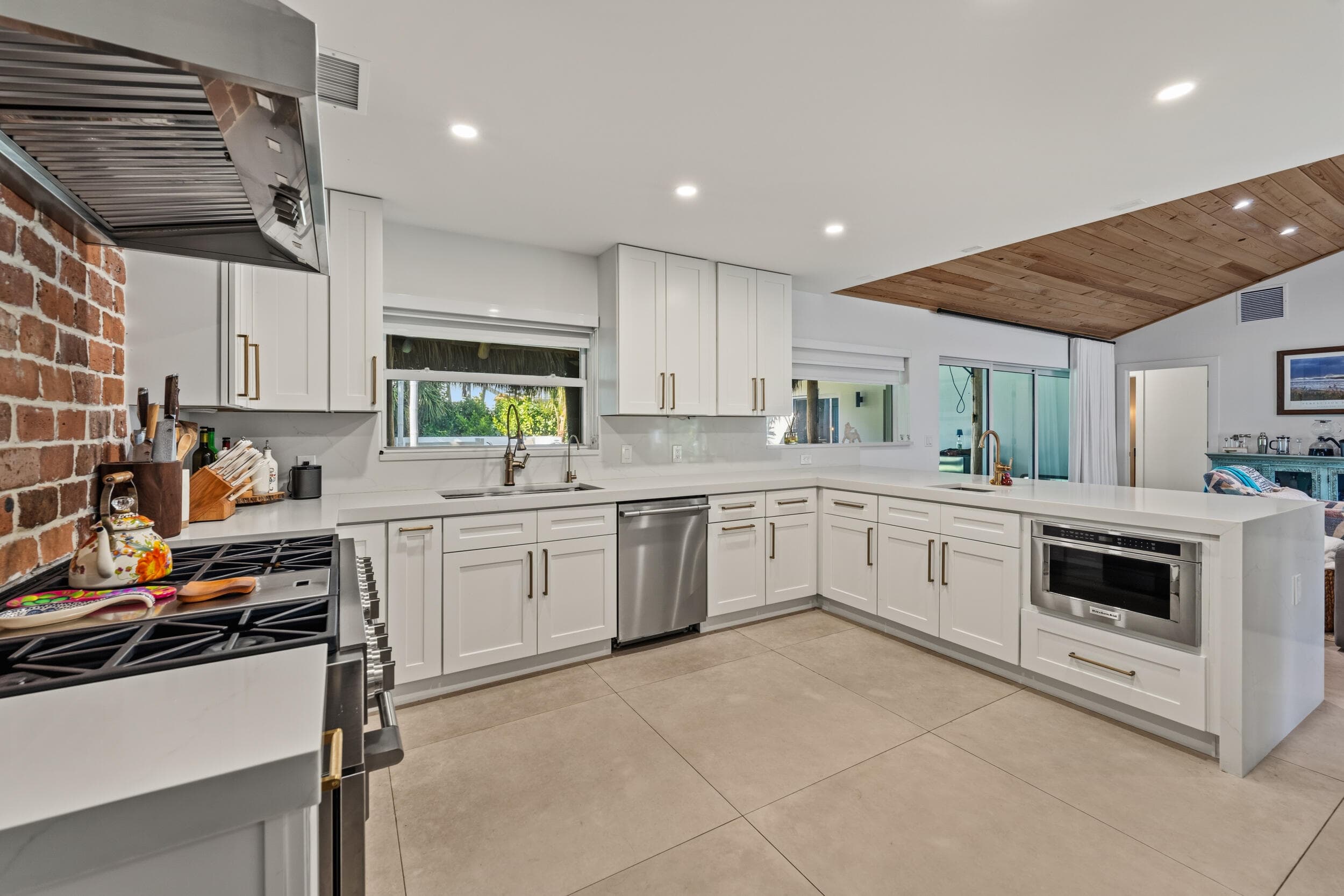 125 Cascade Lane, Palm Beach Shores, FL 33404 — photo 9 of 29