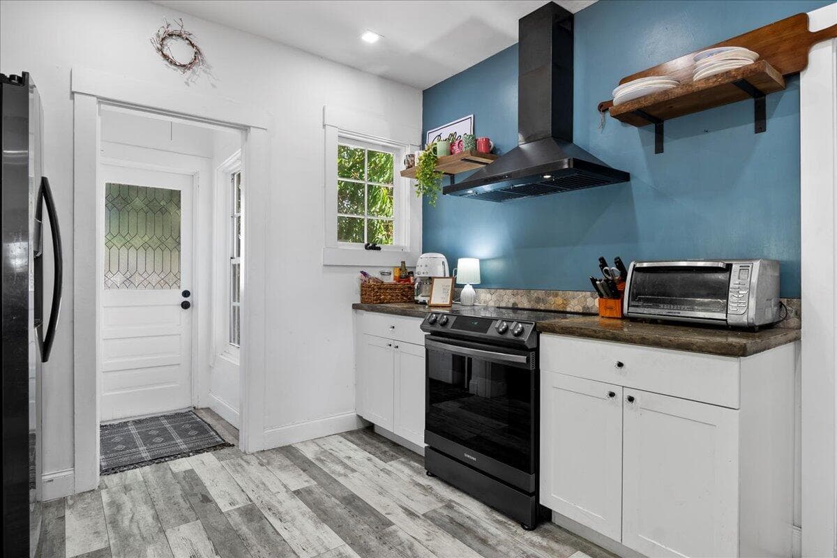 815 Omar Road, West Palm Beach, FL 33405 — photo 12 of 32