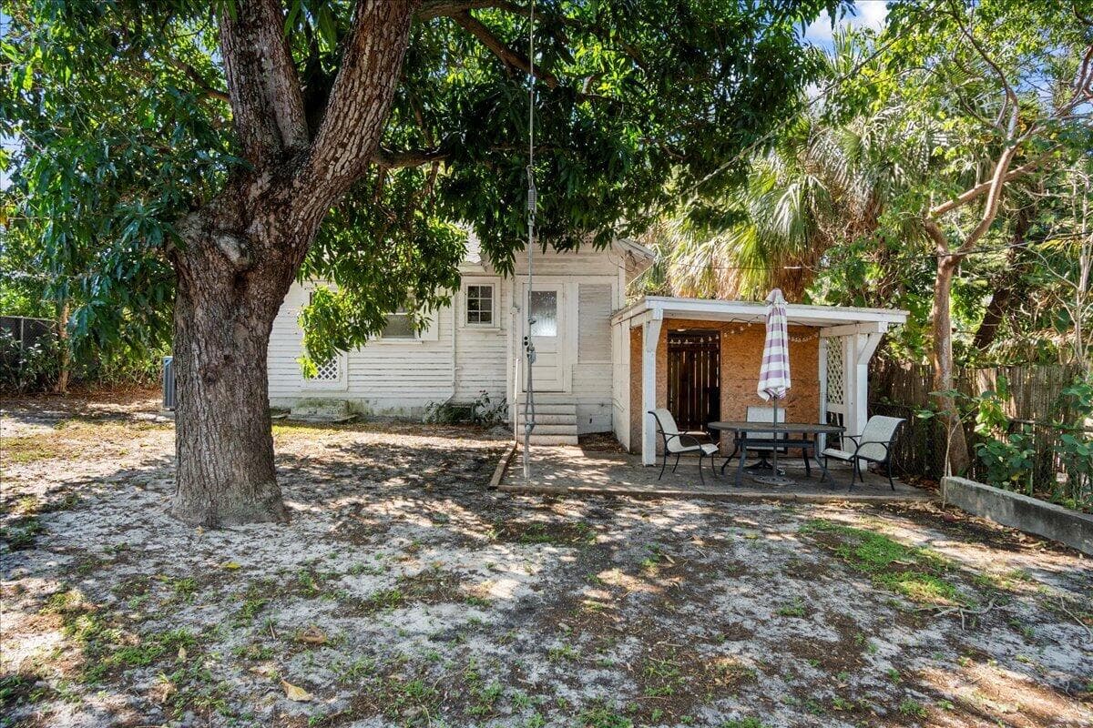 815 Omar Road, West Palm Beach, FL 33405 — photo 23 of 32