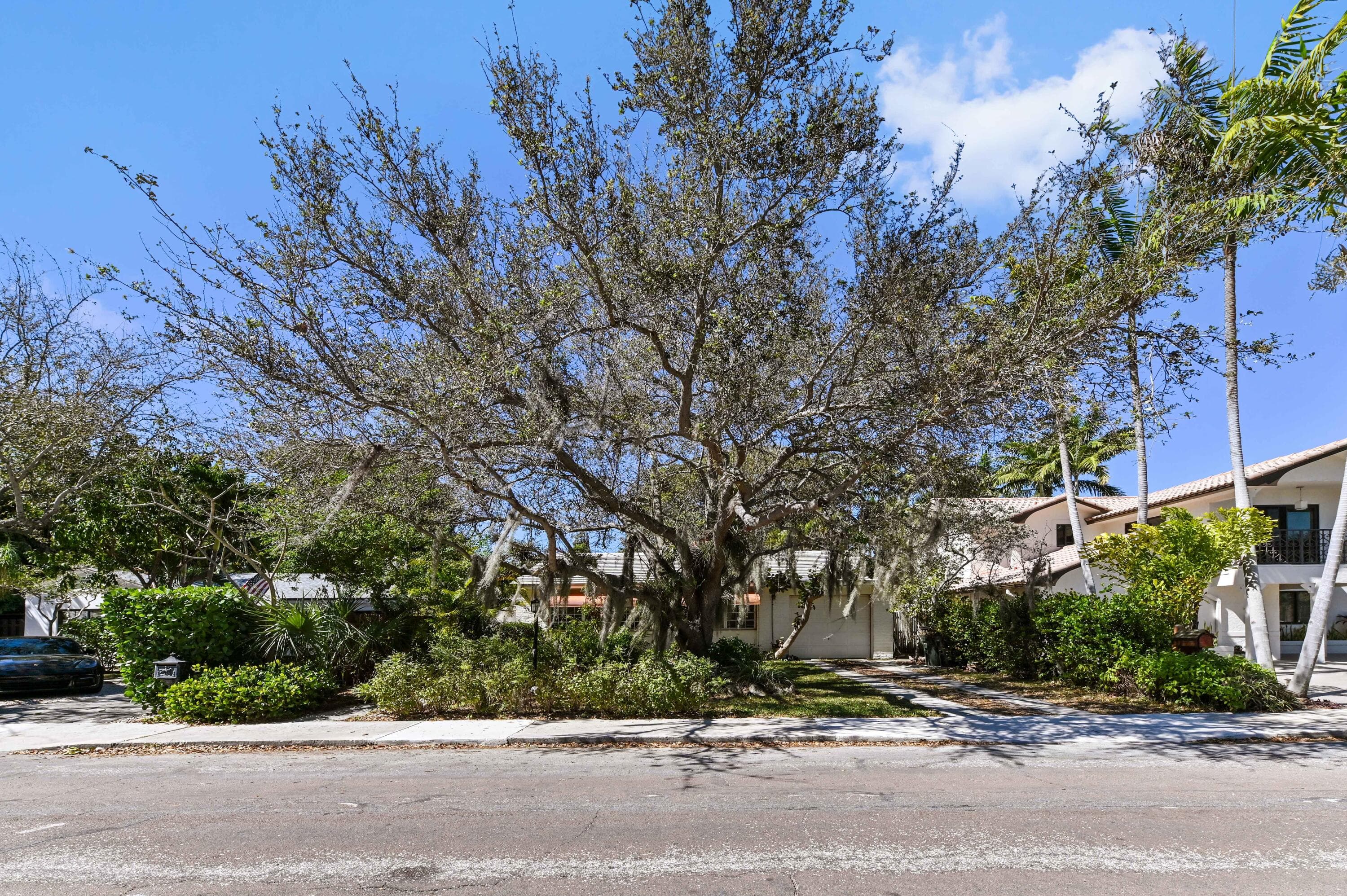 411 N Lakeside Drive, Lake Worth Beach, FL 33460 — photo 22 of 25