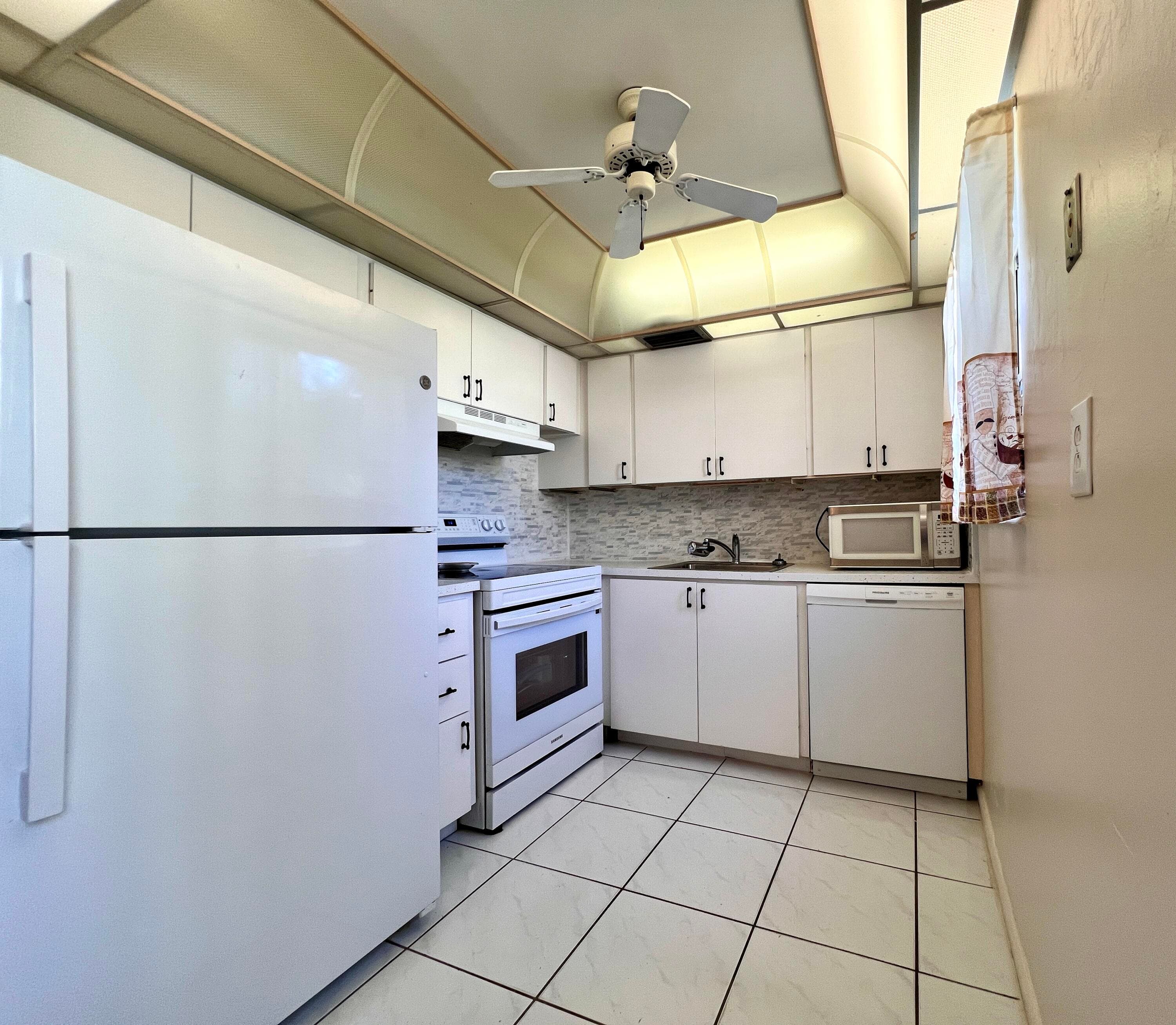 76 Sheffield D, West Palm Beach, FL 33417 — photo 4 of 20