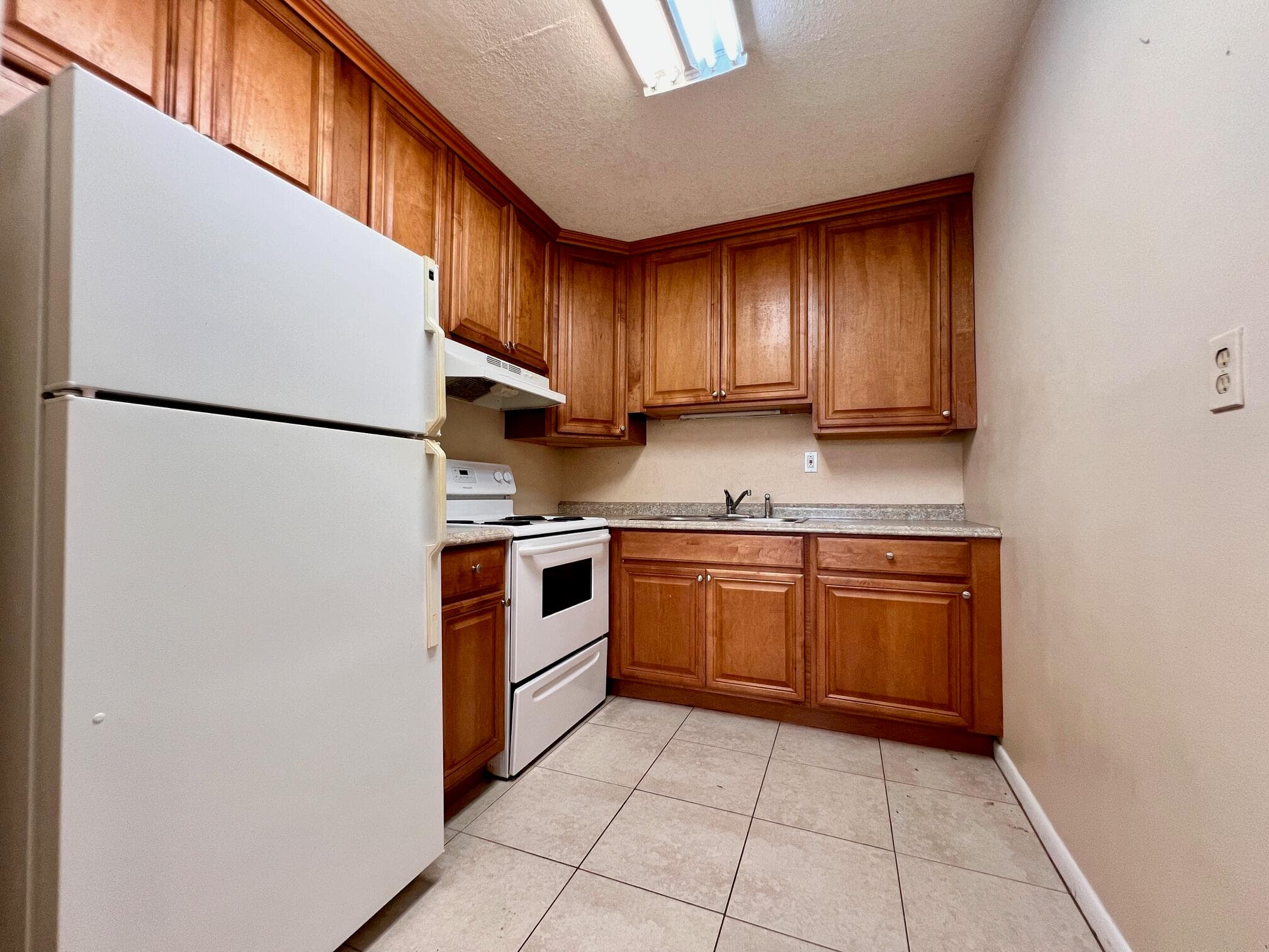 240 Bedford J, West Palm Beach, FL 33417 — photo 3 of 19