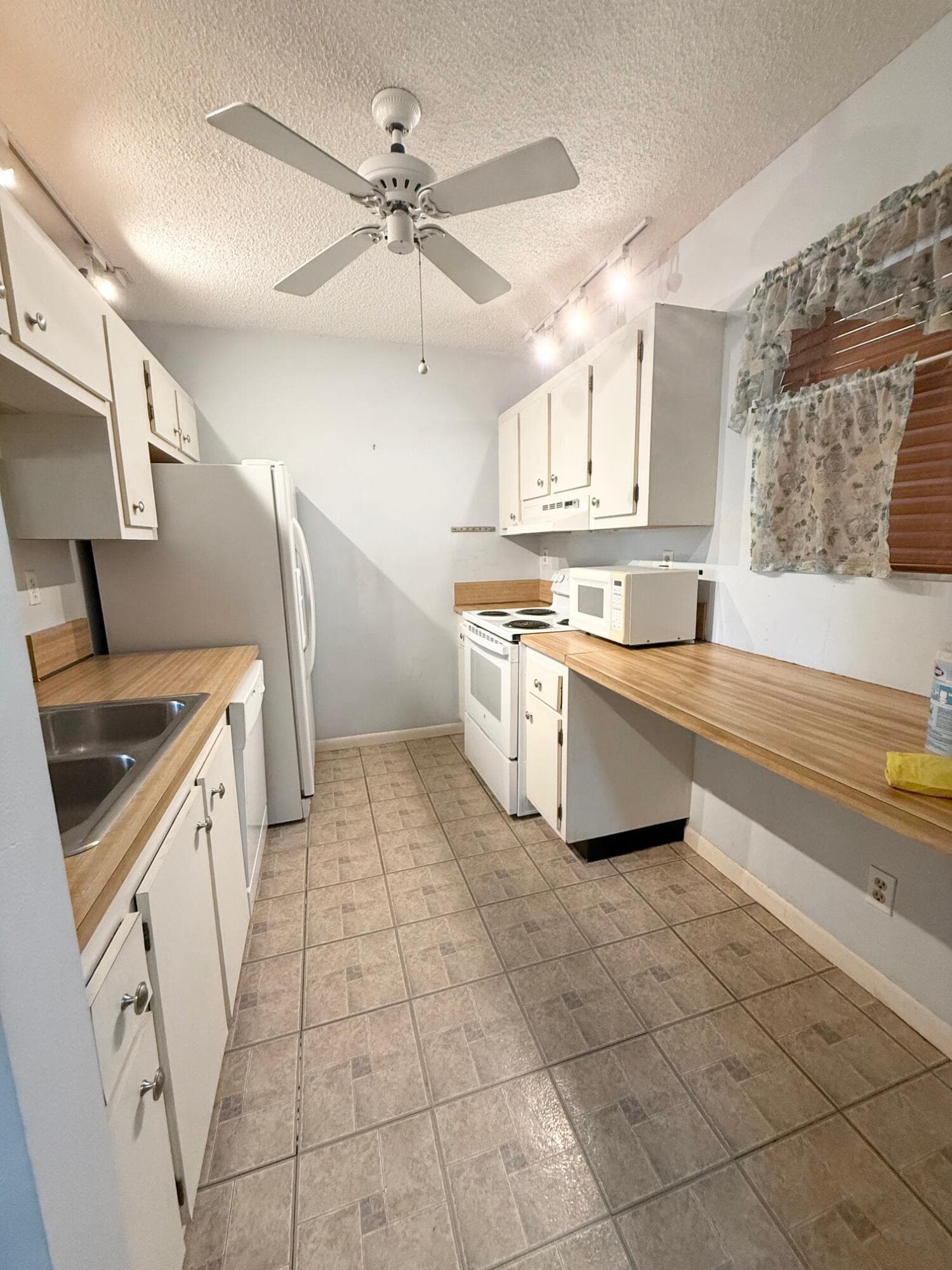 930 SW 9th Street Circle 205, Boca Raton, FL 33486 — photo 4 of 39