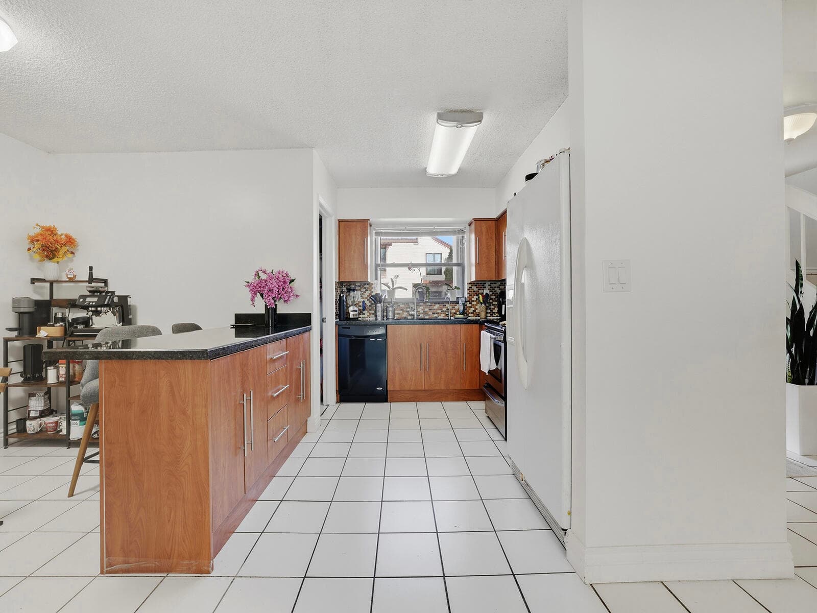 9702 NW 5th Lane 9702, Miami, FL 33172 — photo 6 of 20
