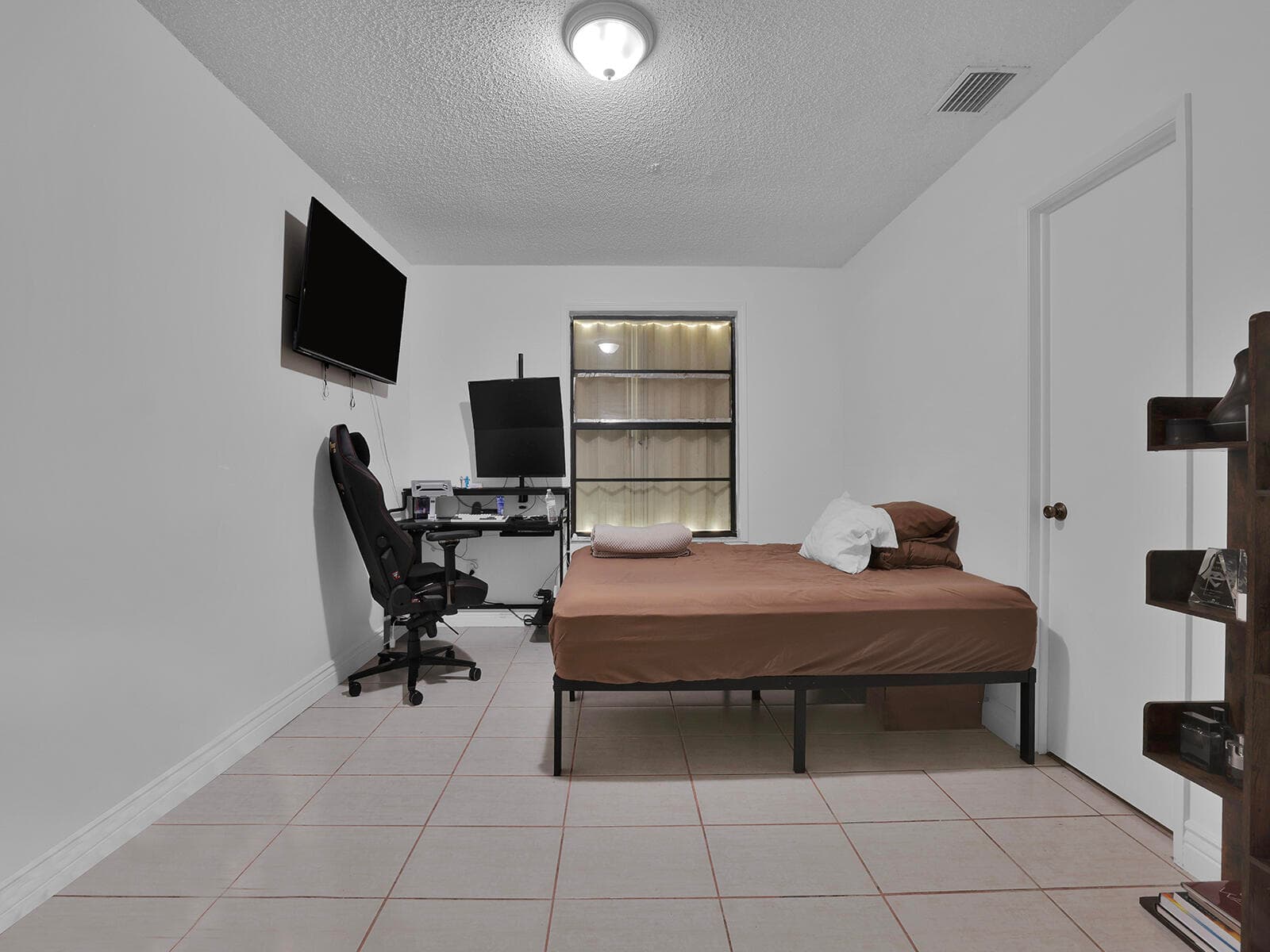 9702 NW 5th Lane 9702, Miami, FL 33172 — photo 13 of 20