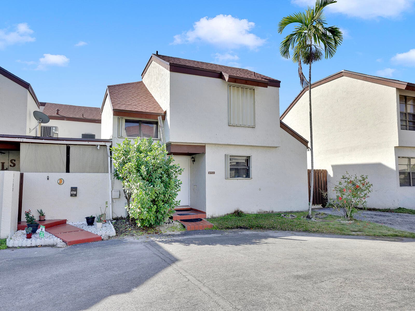 9702 NW 5th Lane 9702, Miami, FL 33172 — photo