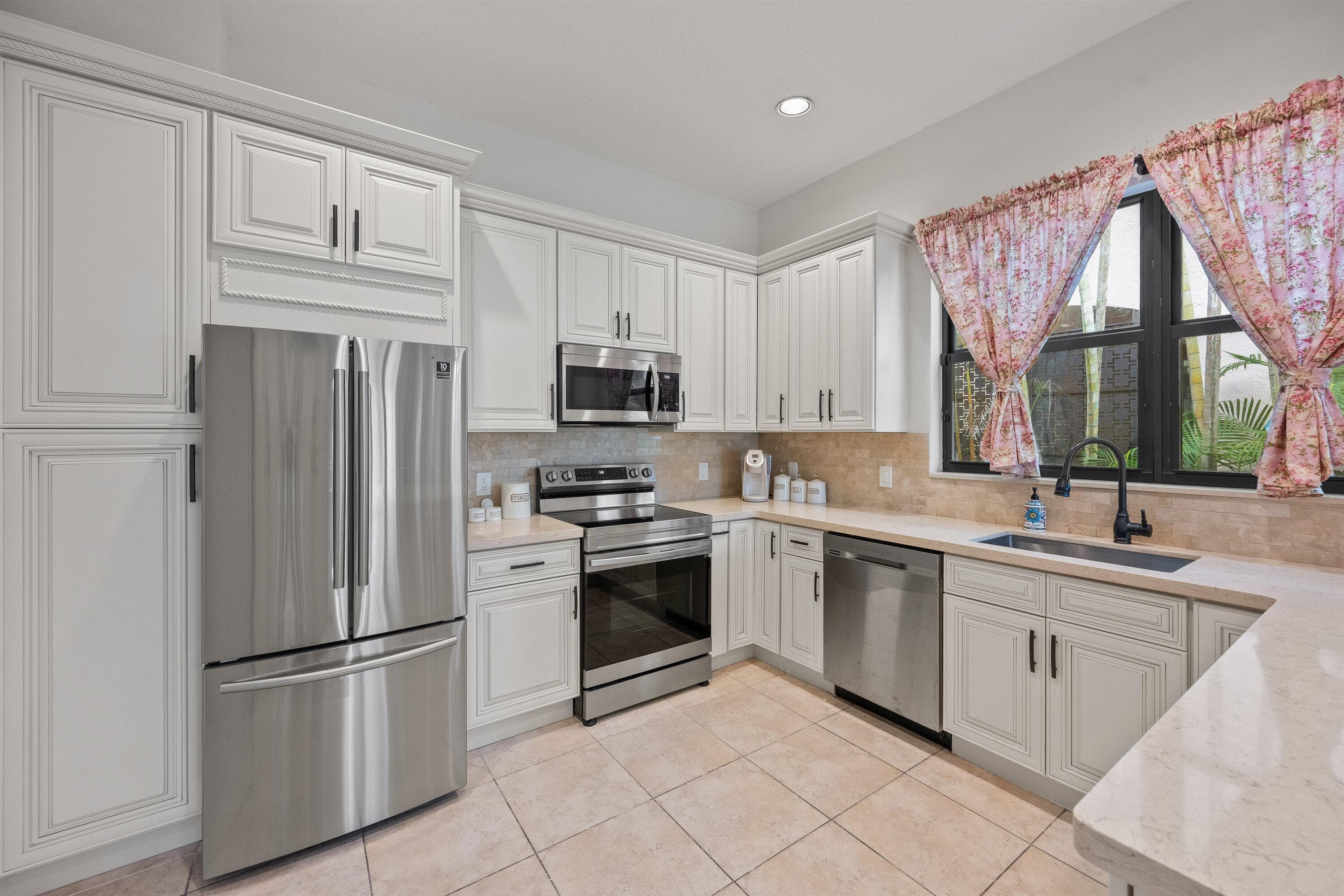 2055 Regents Boulevard, West Palm Beach, FL 33409 — photo 10 of 40