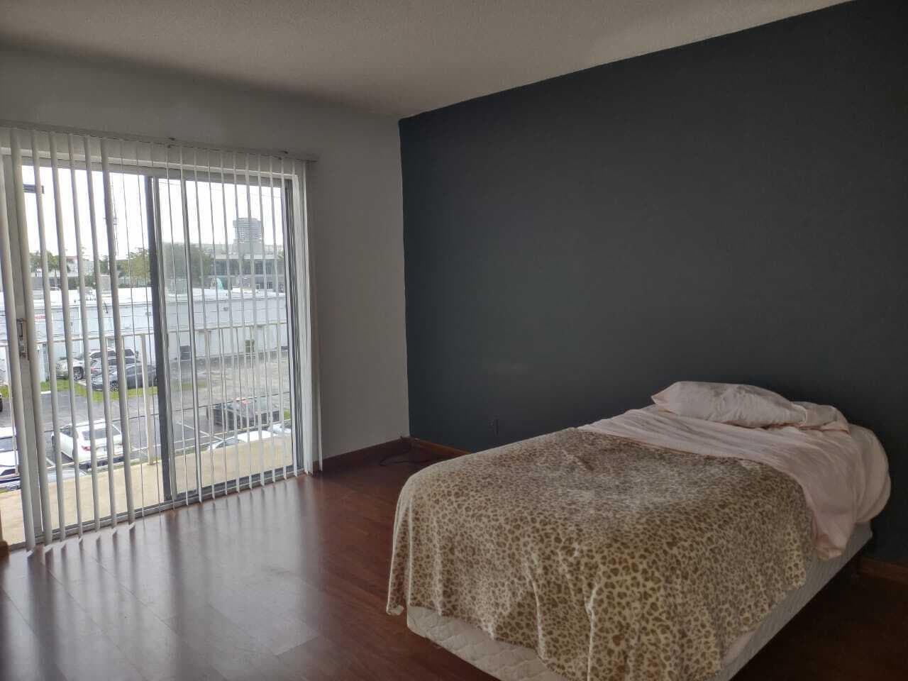 1100 NE 1st Court 305, Hallandale Beach, FL 33009 — photo 3 of 7