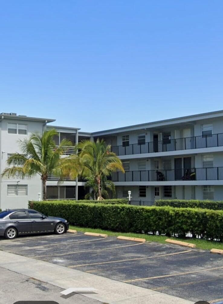 1100 NE 1st Court 305, Hallandale Beach, FL 33009 — photo 1 of 6