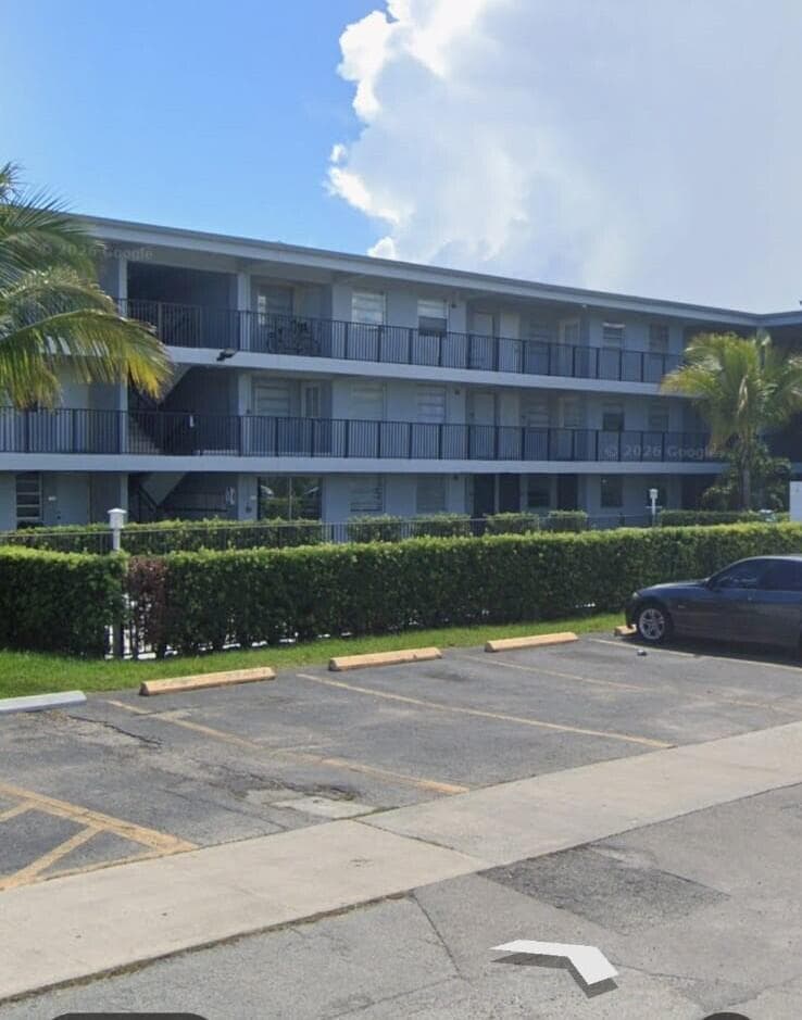 1100 NE 1st Court 305, Hallandale Beach, FL 33009 — photo 2 of 6