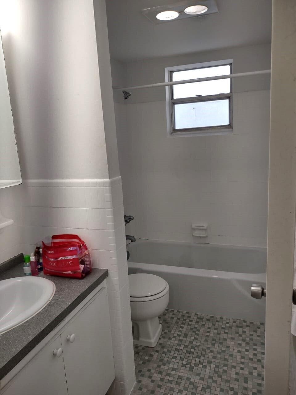 1100 NE 1st Court 305, Hallandale Beach, FL 33009 — photo 5 of 6