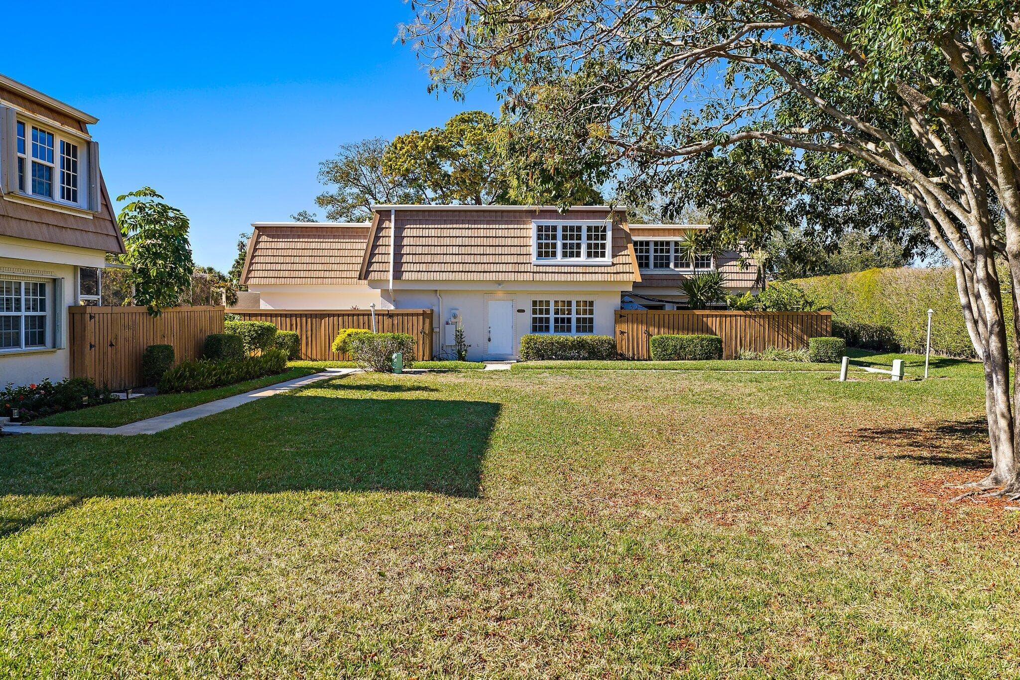 4270 Hazel Avenue B, Palm Beach Gardens, FL 33410 — photo 2 of 35