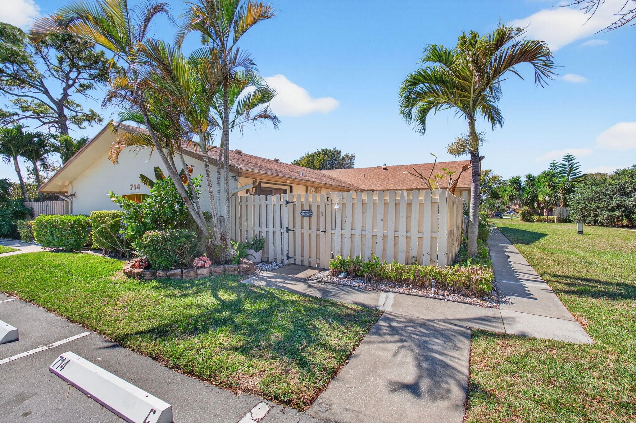 714 NW 27th Avenue C, Delray Beach, FL 33445 — photo 1 of 35
