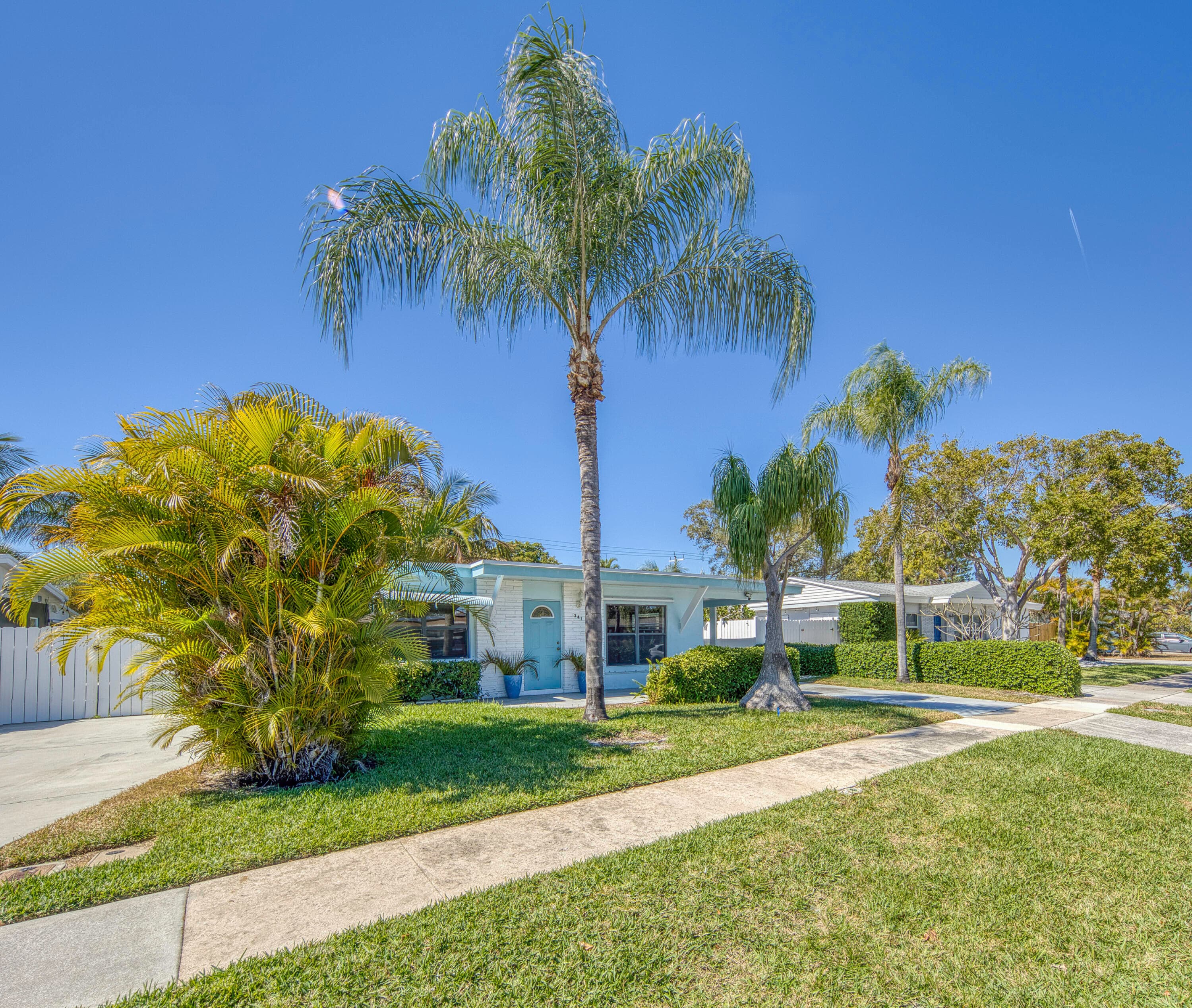 341 Pinewood Street, Lantana, FL 33462 — photo 10 of 20