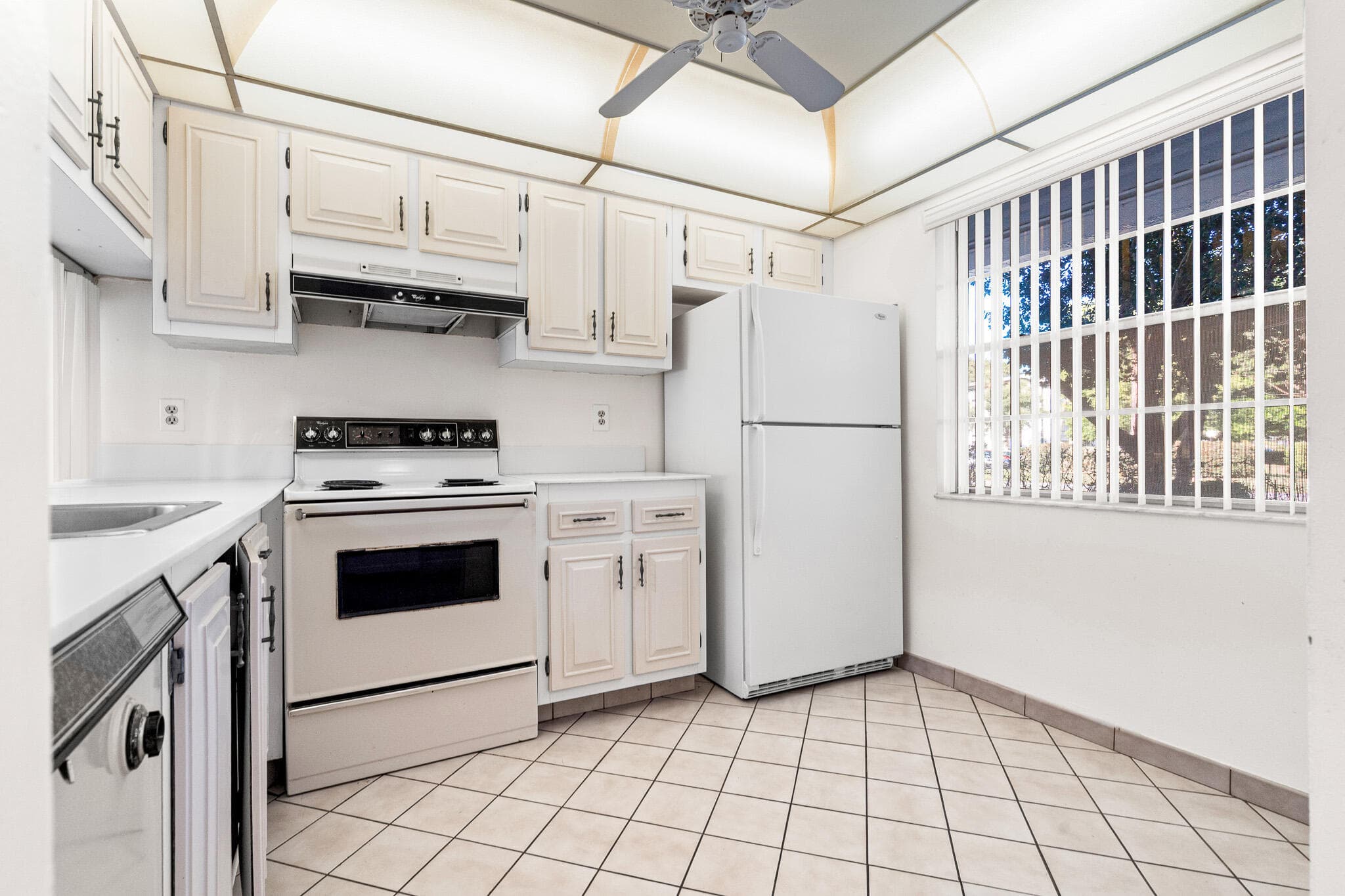 4602 Martinique Way E1, Coconut Creek, FL 33066 — photo 2 of 11
