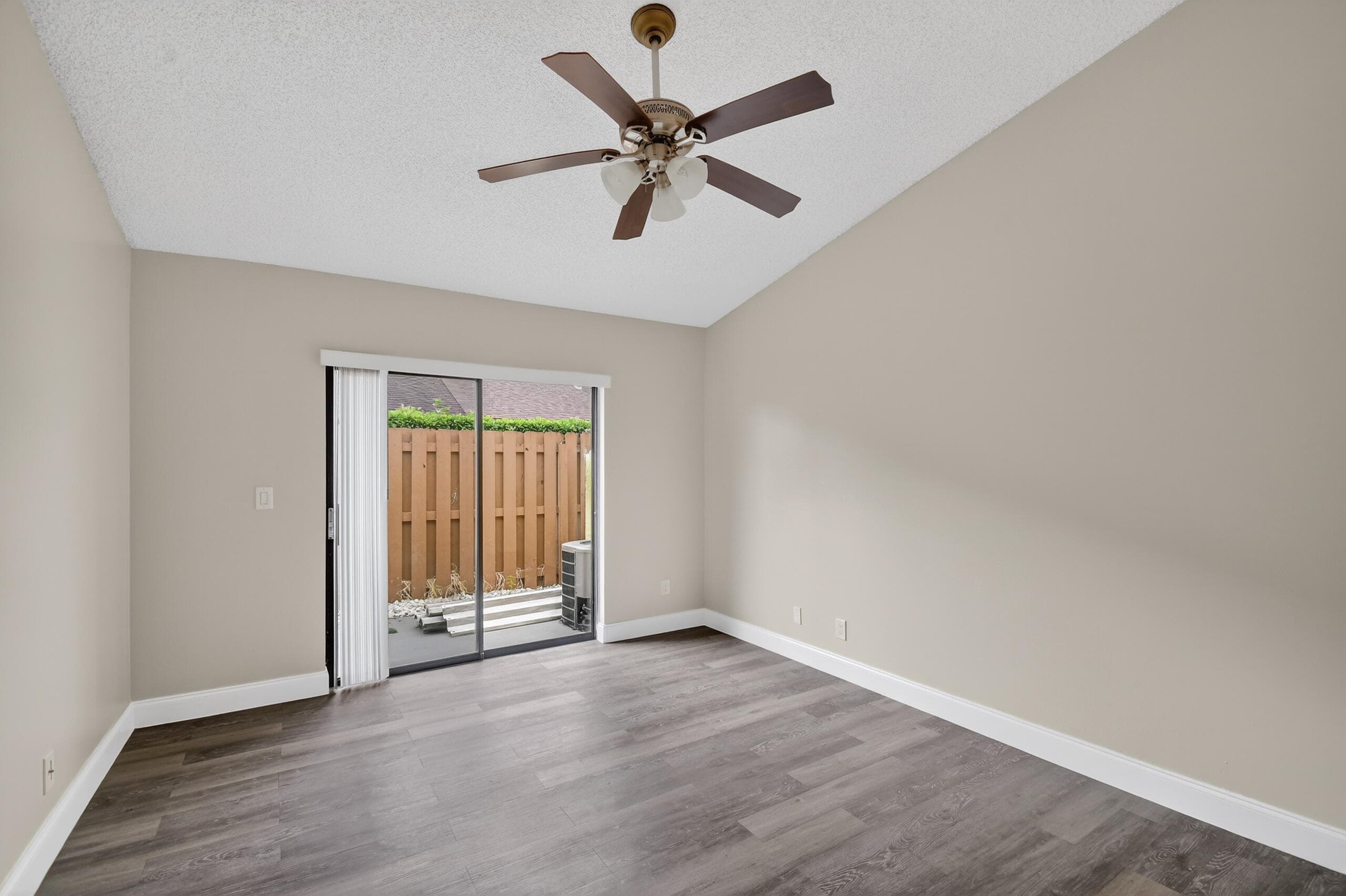 484 Springdale Circle 48d, Palm Springs, FL 33461 — photo 14 of 59