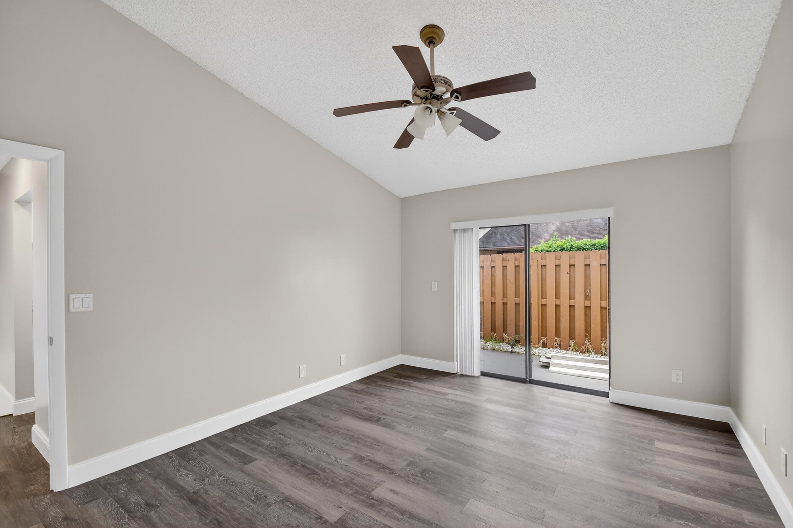 484 Springdale Circle 48d, Palm Springs, FL 33461 — photo 15 of 59