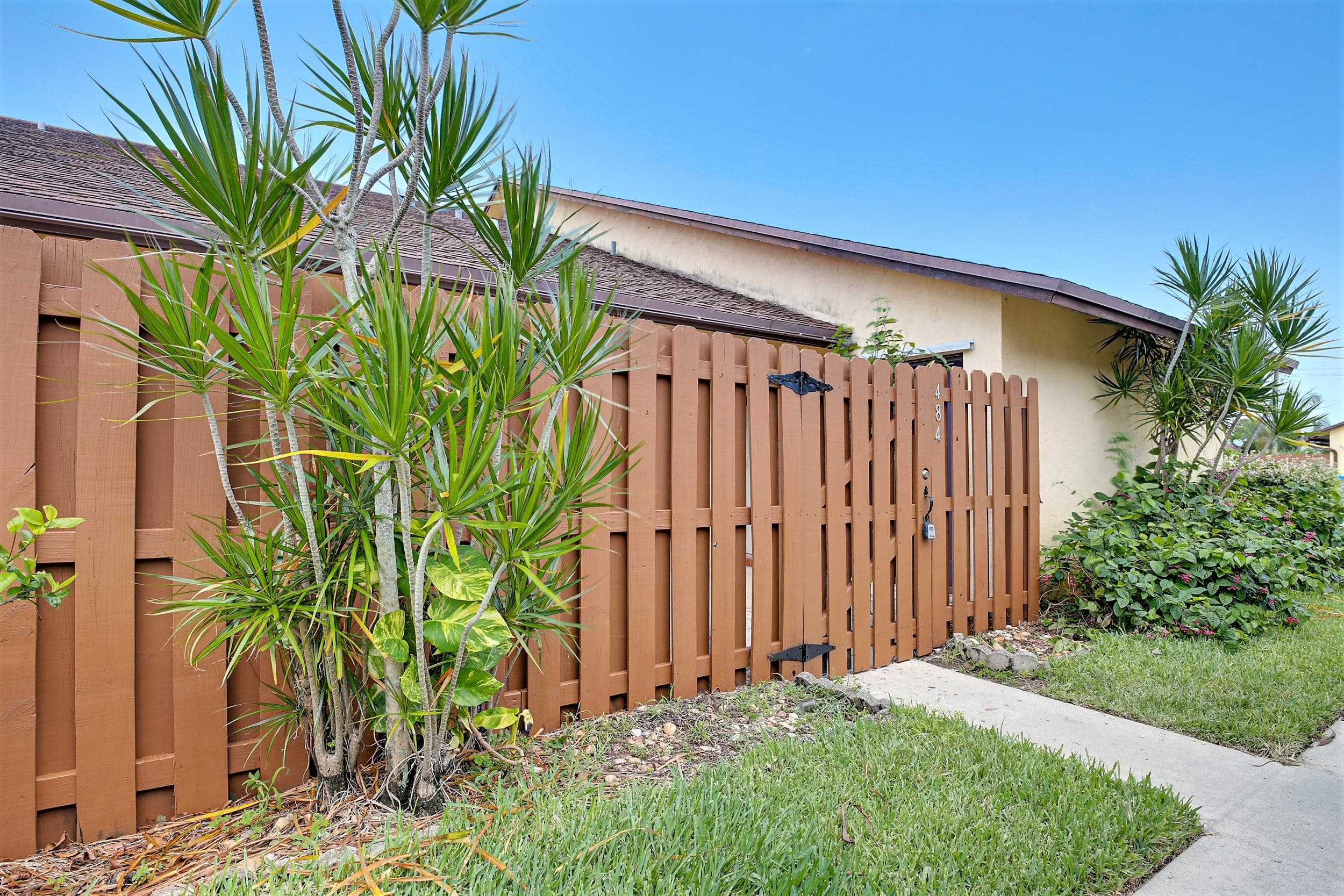 484 Springdale Circle 48d, Palm Springs, FL 33461 — photo 38 of 59