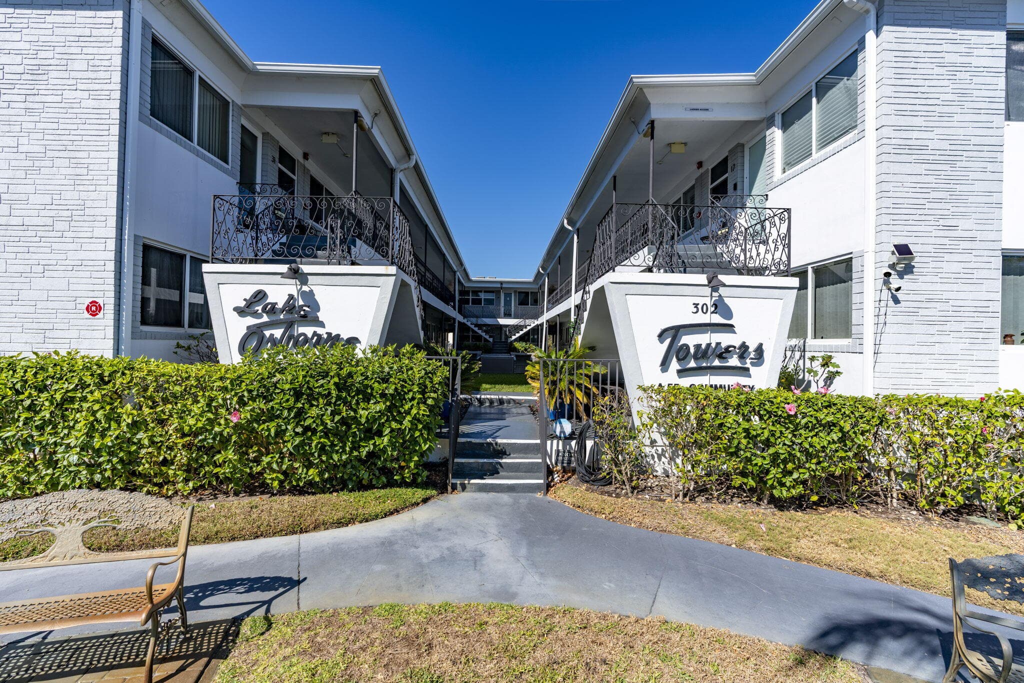 302 Lake Osborne Drive 5, Lake Worth Beach, FL 33461 — photo 1 of 56