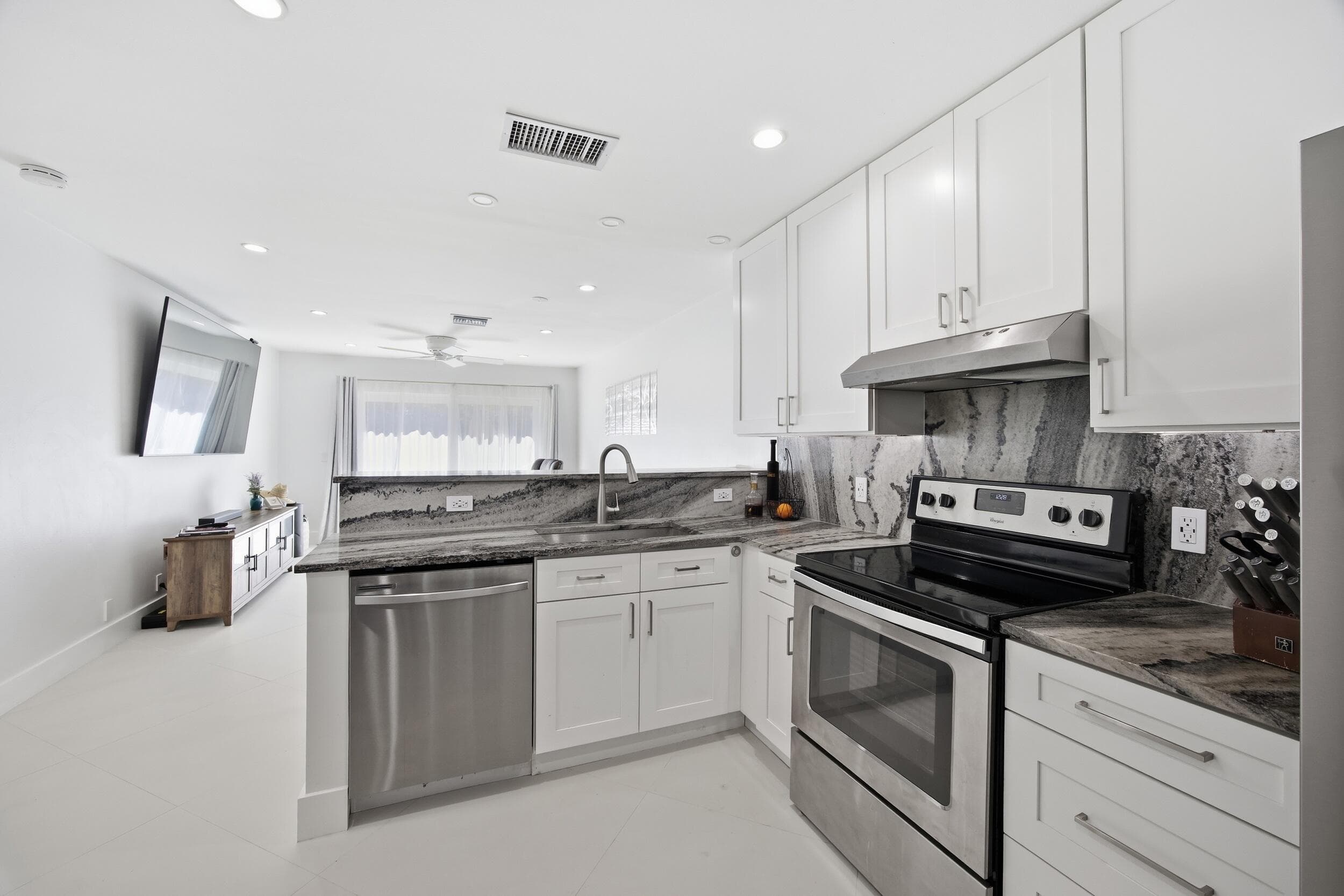 155 Deerfield Drive N, Jupiter, FL 33458 — photo 10 of 20