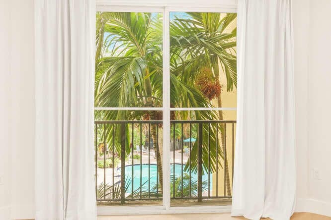 720 S Sapodilla Avenue 304, West Palm Beach, FL 33401 — photo 4 of 32