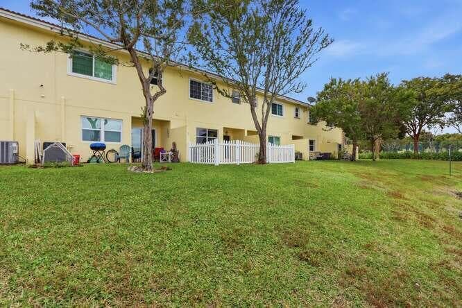 1218 Imperial Lake Road, West Palm Beach, FL 33413 — photo 9 of 32