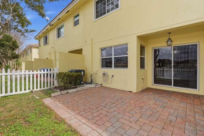 1218 Imperial Lake Road, West Palm Beach, FL 33413 — photo 5 of 32