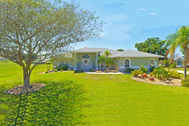 424 Holly Drive, Sebring, FL 33876 — photo 1 of 23