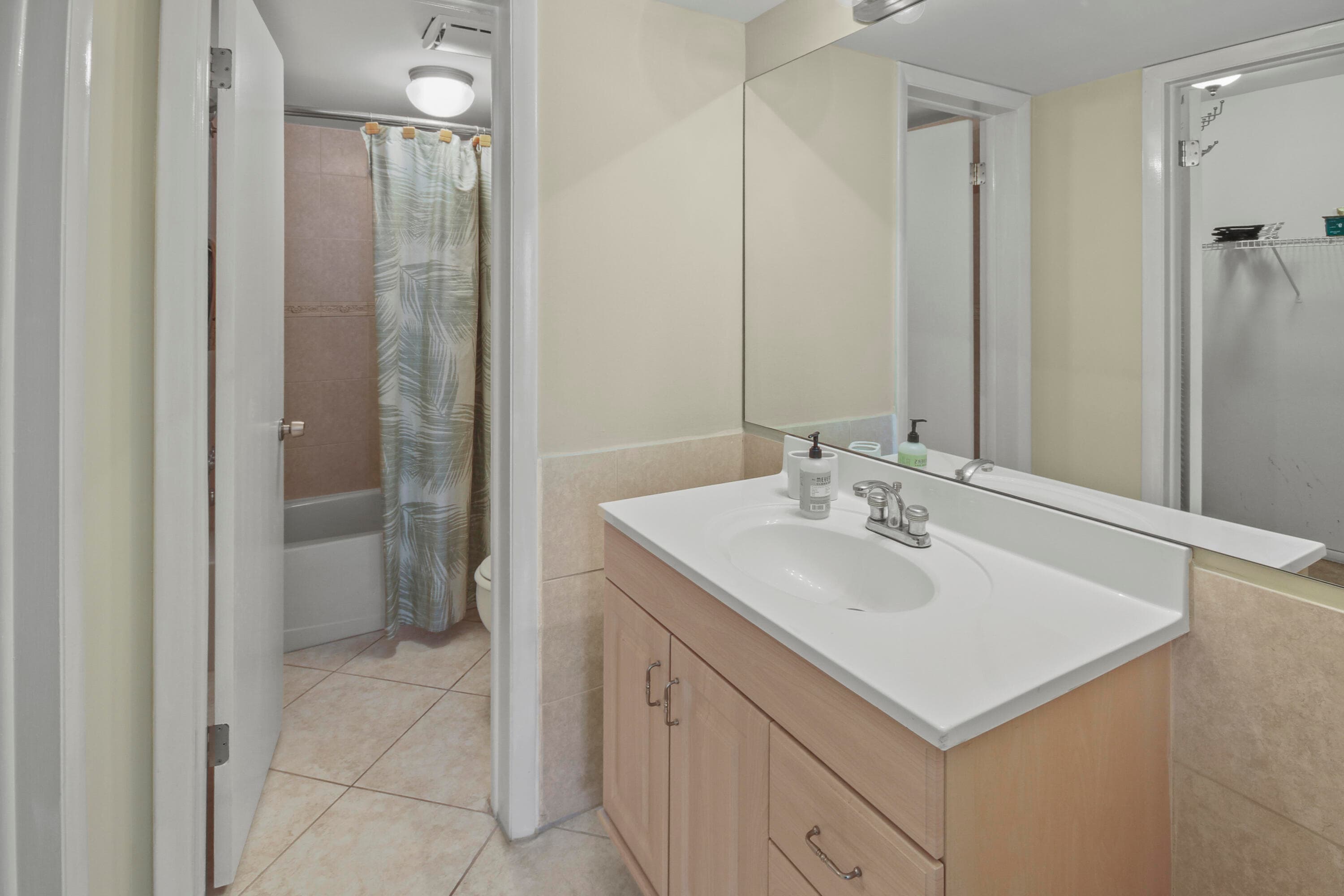 2936 Lake Shore Drive 310, Riviera Beach, FL 33404 — photo 8 of 23