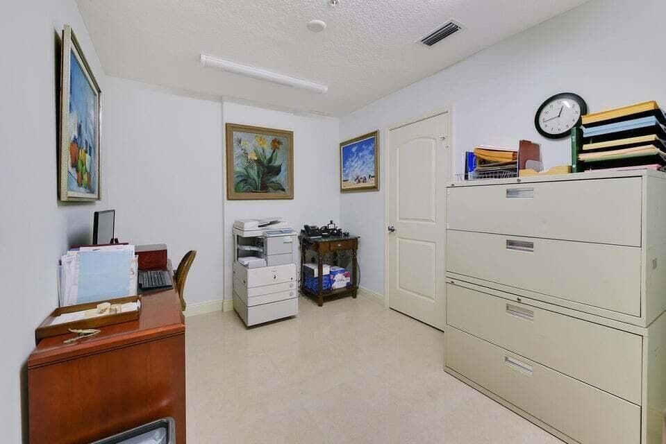 701 S Olive Avenue 117, West Palm Beach, FL 33401 — photo 13 of 47