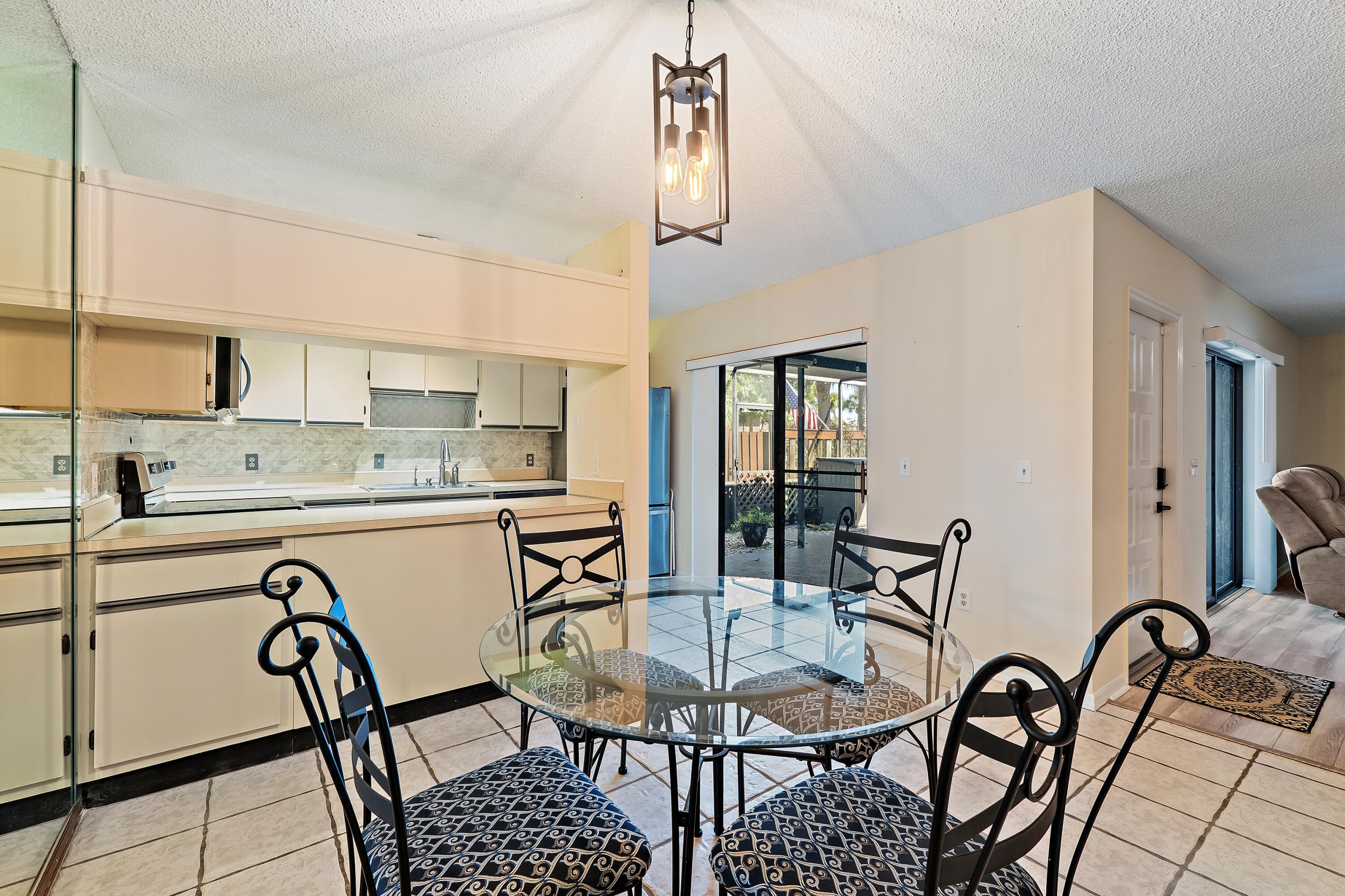 402 SE Castle Court, Port St. Lucie, FL 34952 — photo 10 of 32