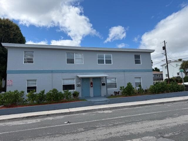 1913 Division Avenue, West Palm Beach, FL 33407 — photo 3 of 39