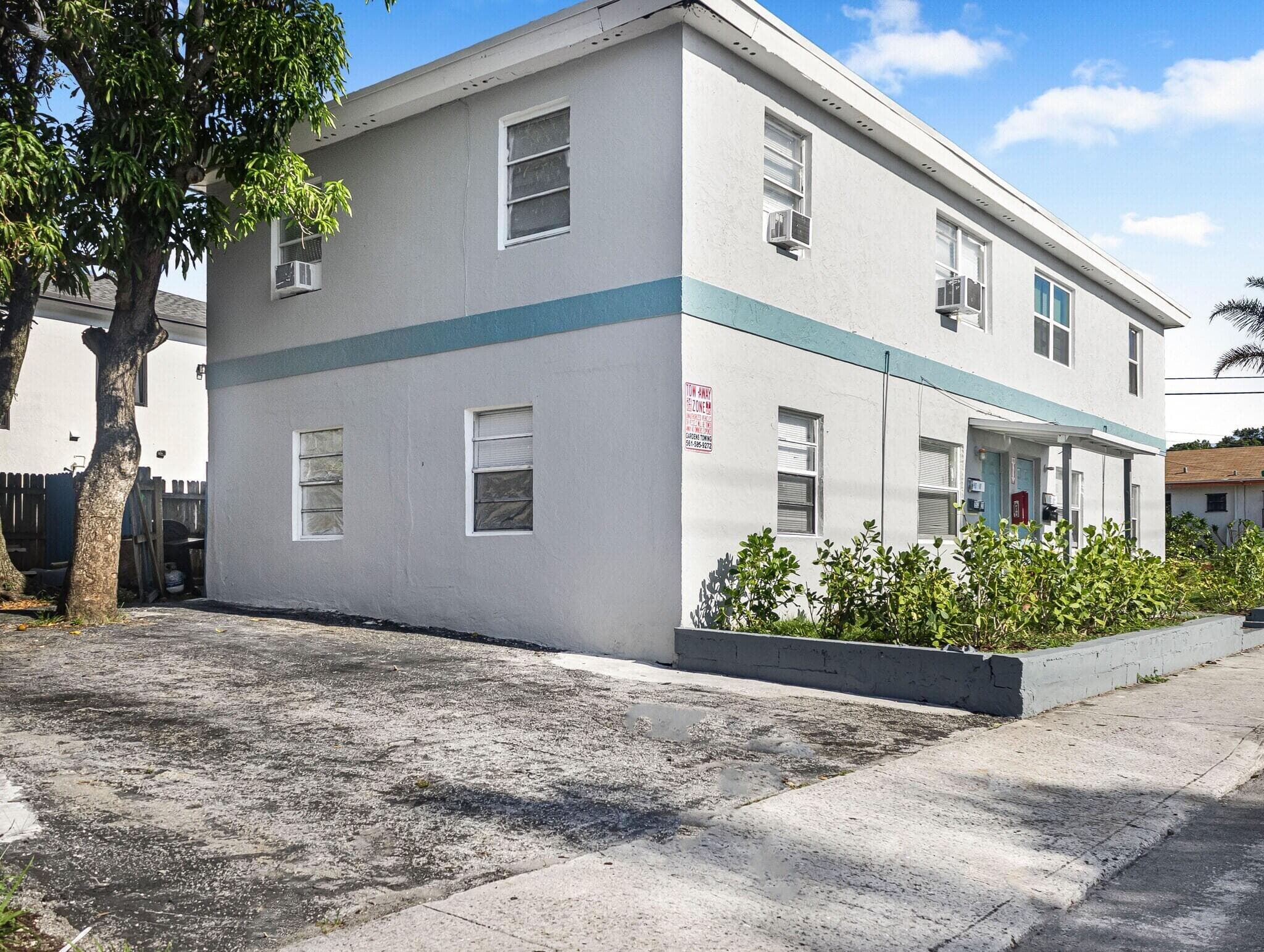 1913 Division Avenue, West Palm Beach, FL 33407 — photo 12 of 39