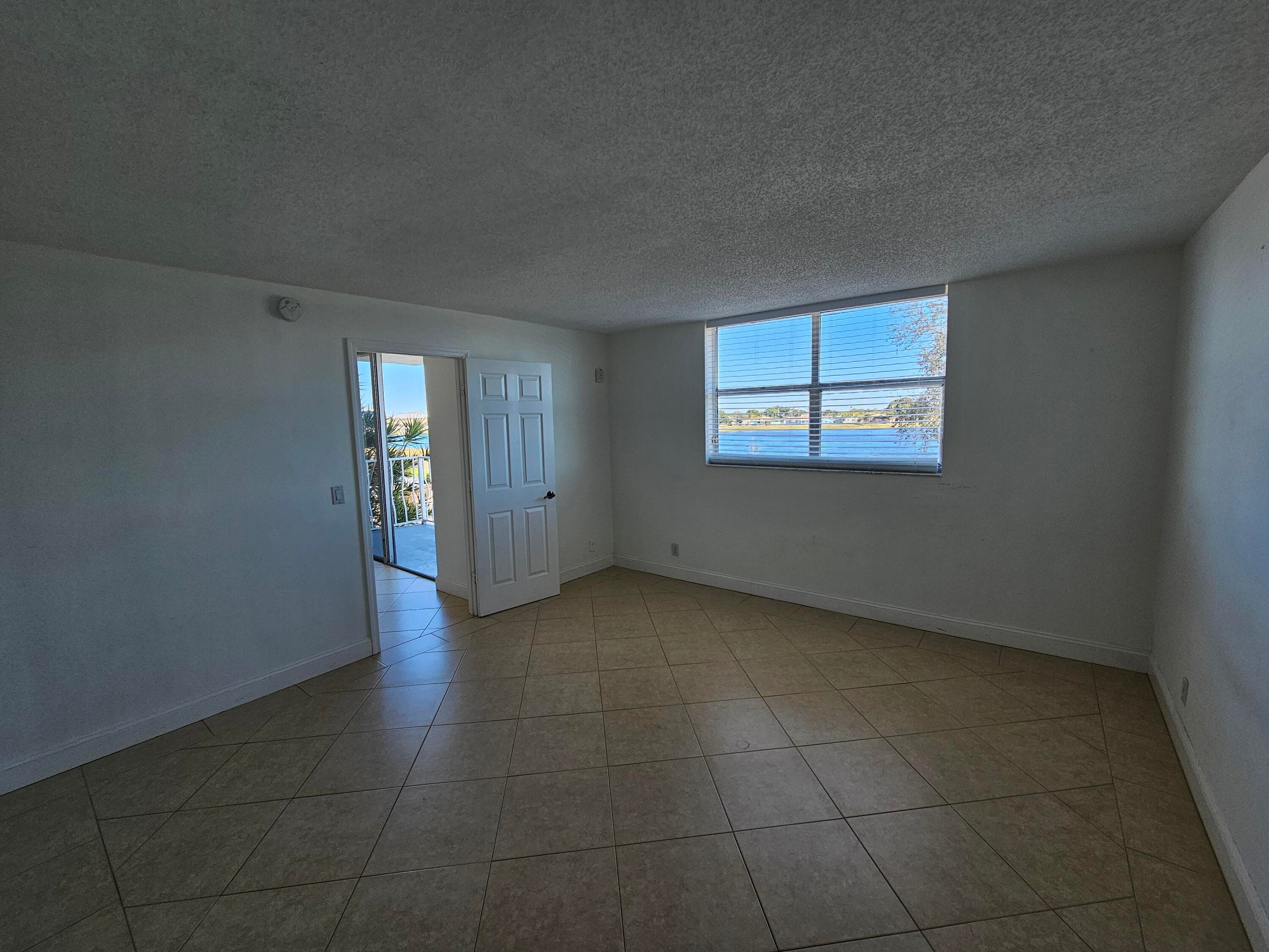 470 Executive Center Drive 2g, West Palm Beach, FL 33401 — photo 7 of 20