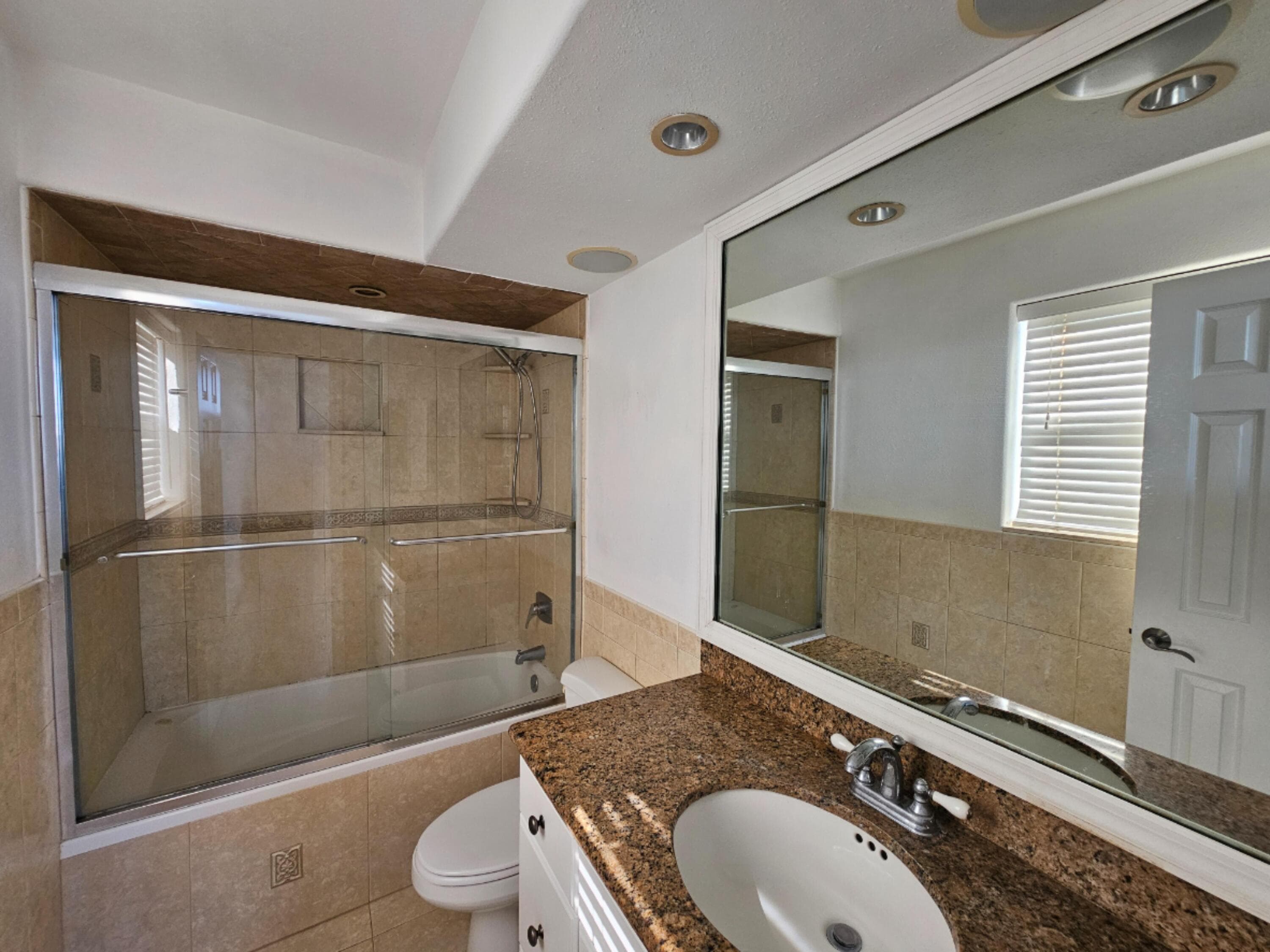 470 Executive Center Drive 2g, West Palm Beach, FL 33401 — photo 9 of 20