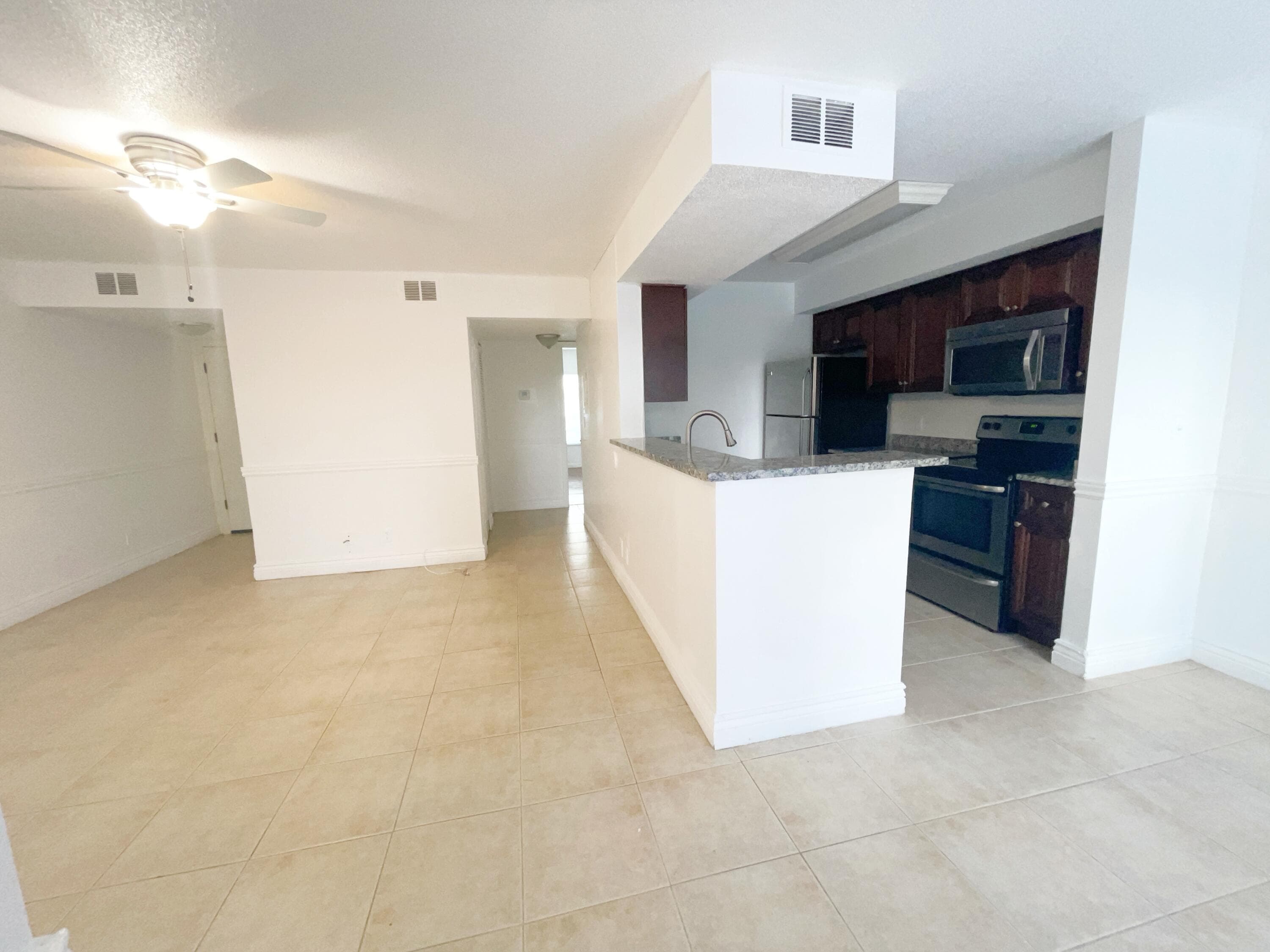815 W Boynton Beach Boulevard 4-102, Boynton Beach, FL 33426 — photo 5 of 19