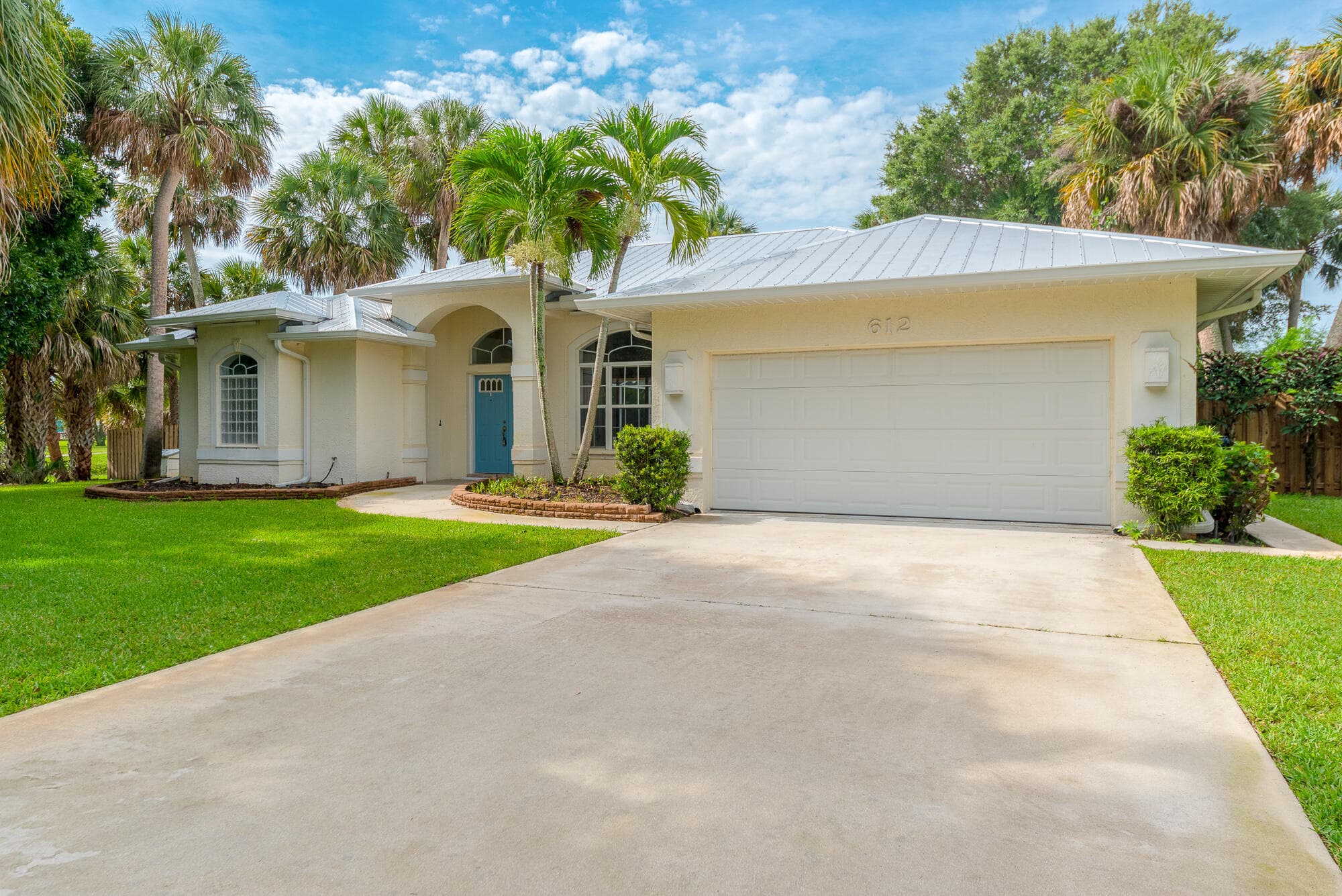 612 SE 6th Street, Stuart, FL 34994 — photo 2 of 40