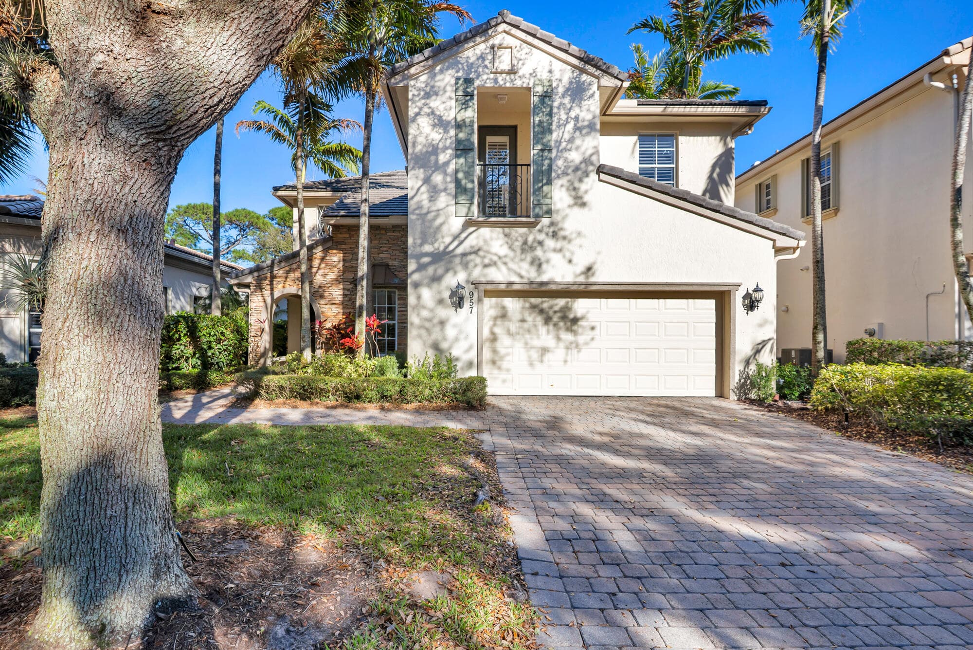 957 Mill Creek Drive, Palm Beach Gardens, FL 33410 — photo 1 of 48