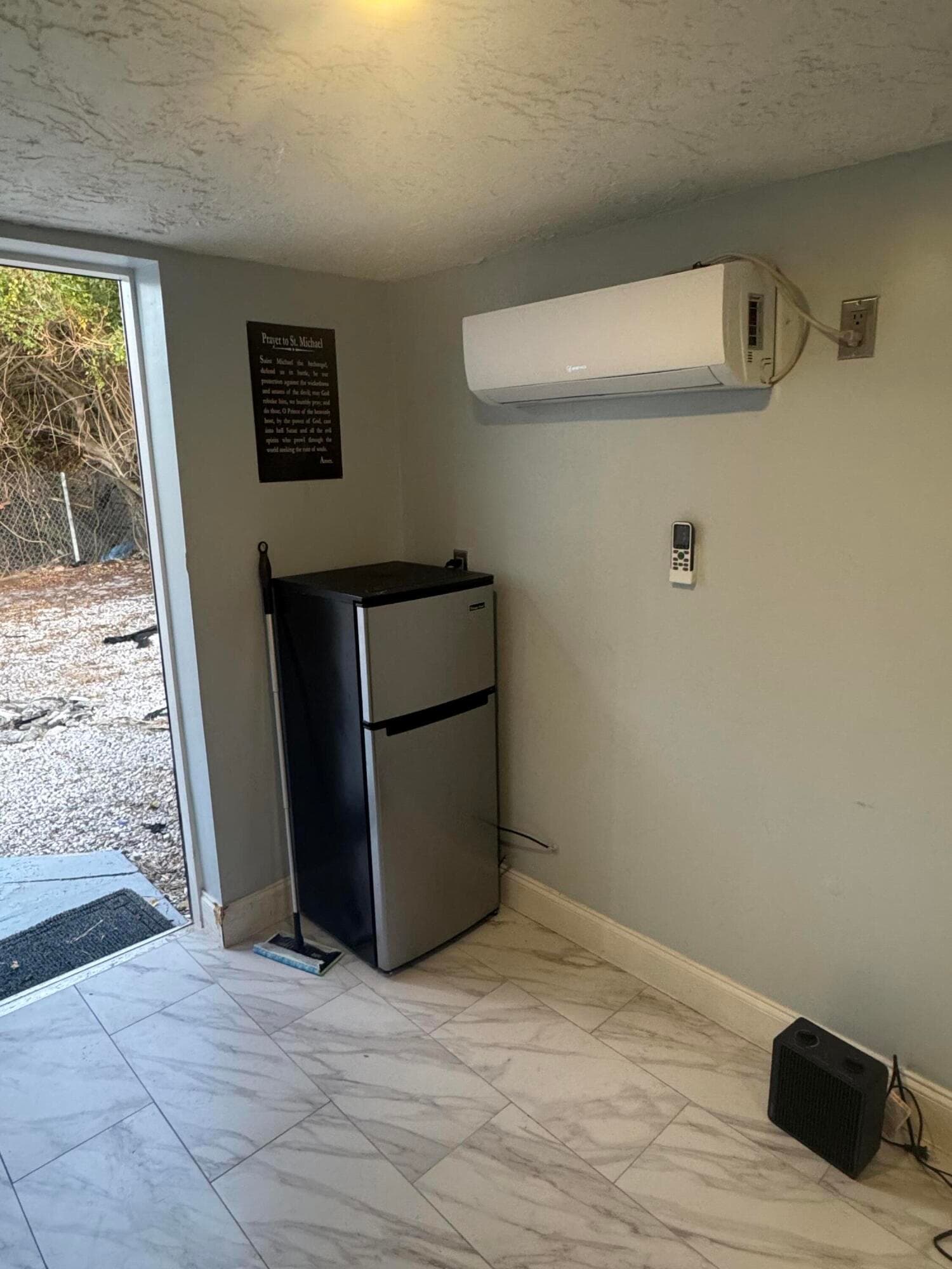 173 W 16th Street, Riviera Beach, FL 33404 — photo 4 of 9
