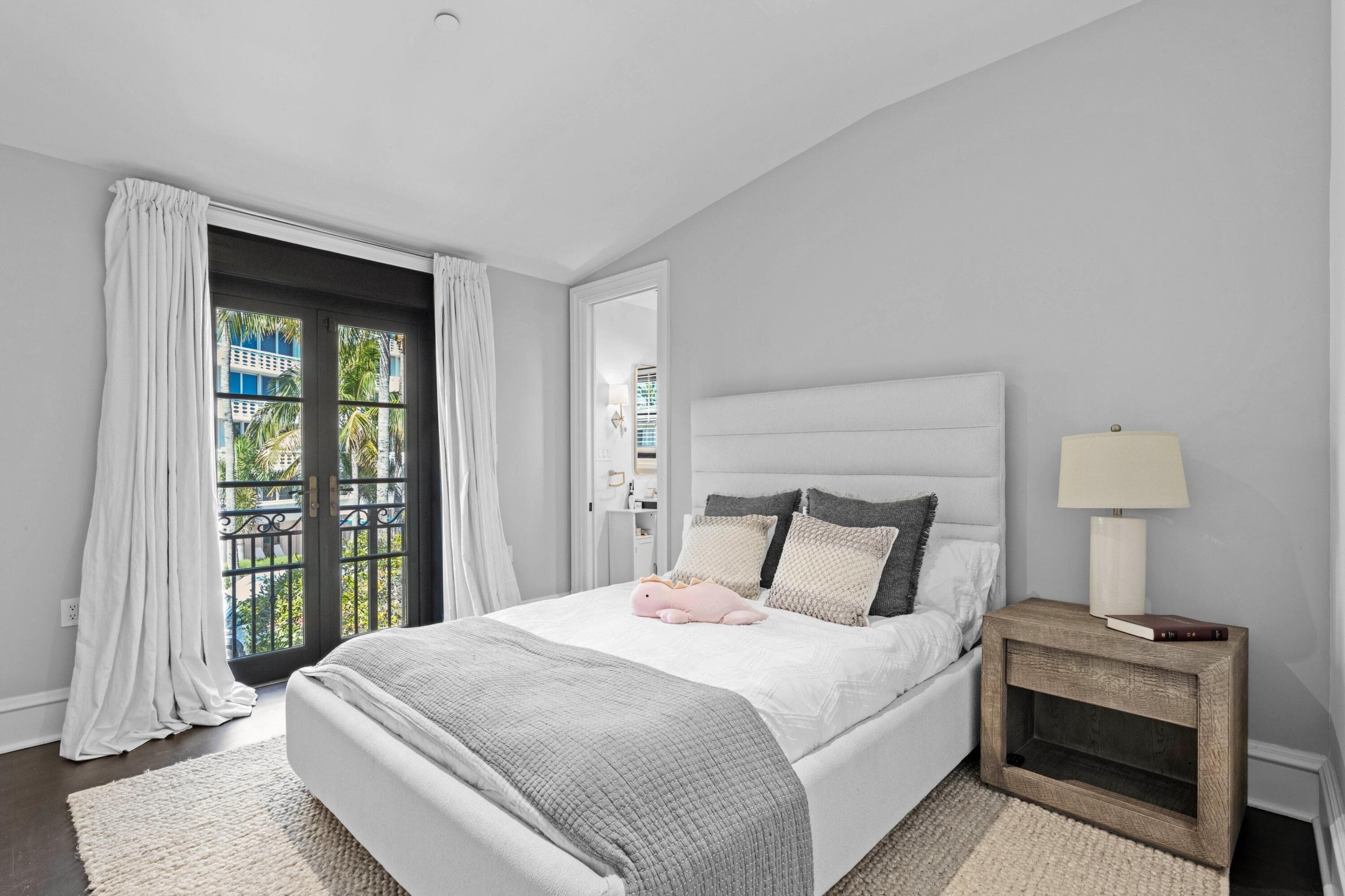 160 Sunset Avenue, Palm Beach, FL 33480 — photo 17 of 32